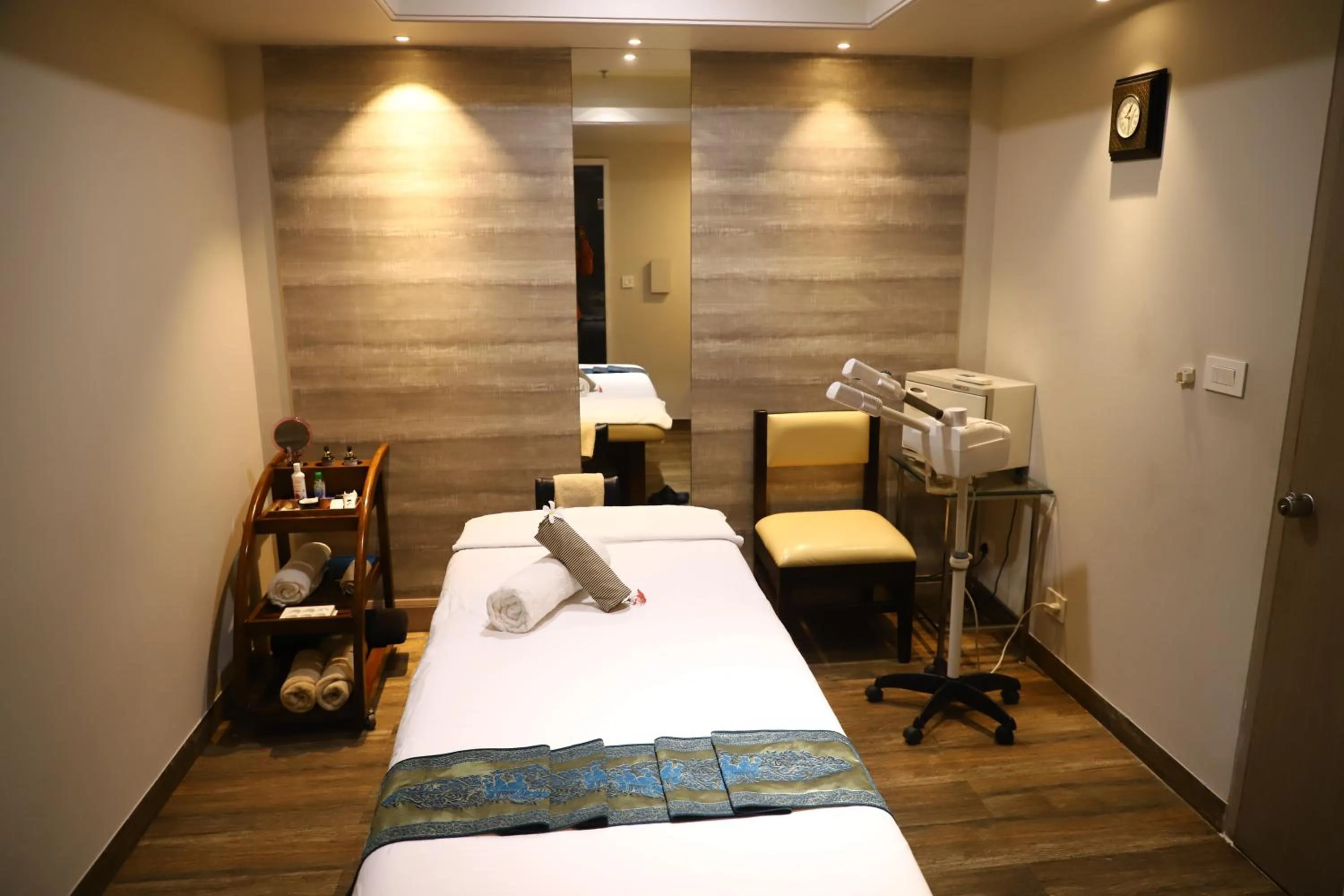 Spa and wellness centre/facilities in Efcee Sarovar Premiere Bhavnagar