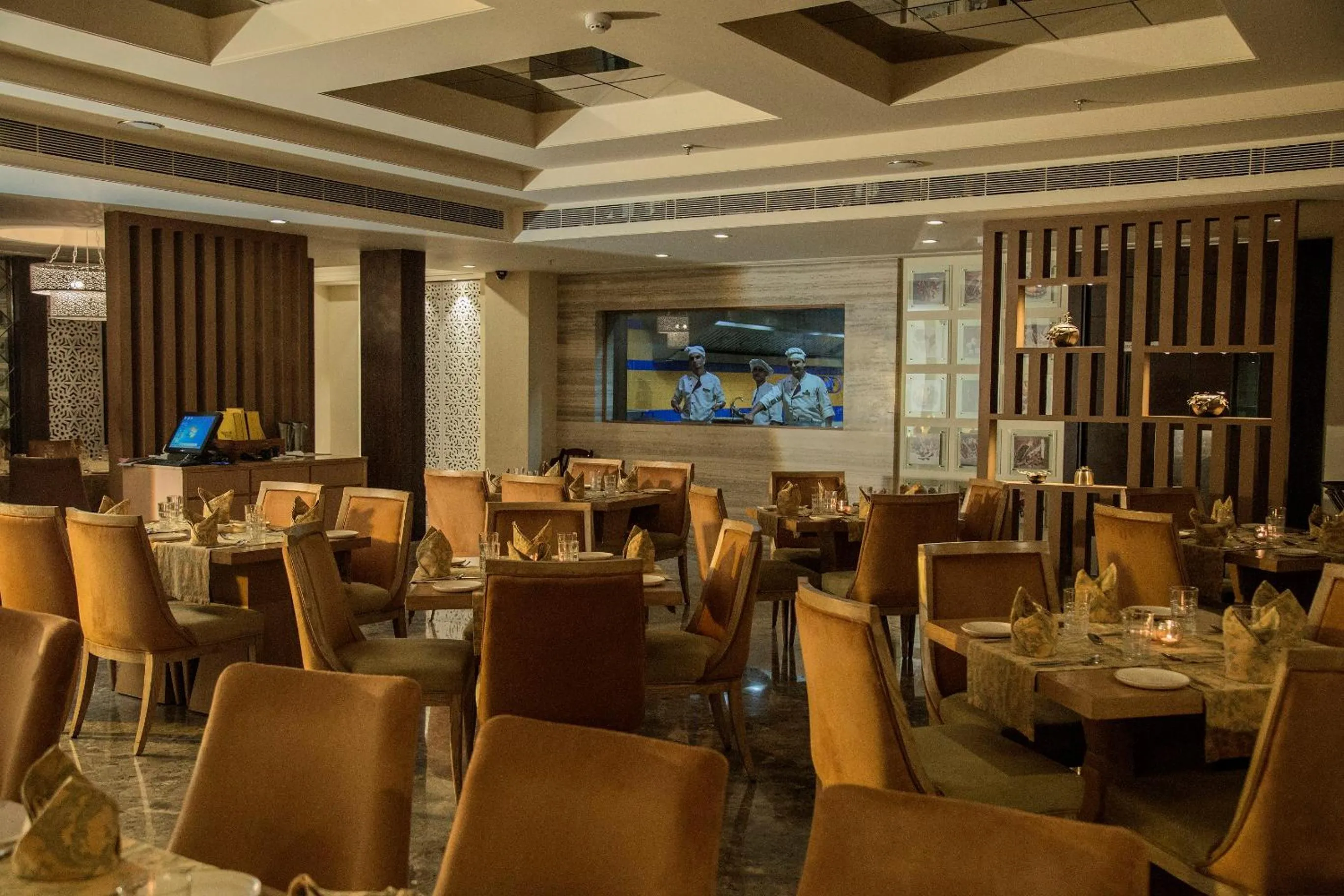 Restaurant/places to eat in Efcee Sarovar Premiere Bhavnagar