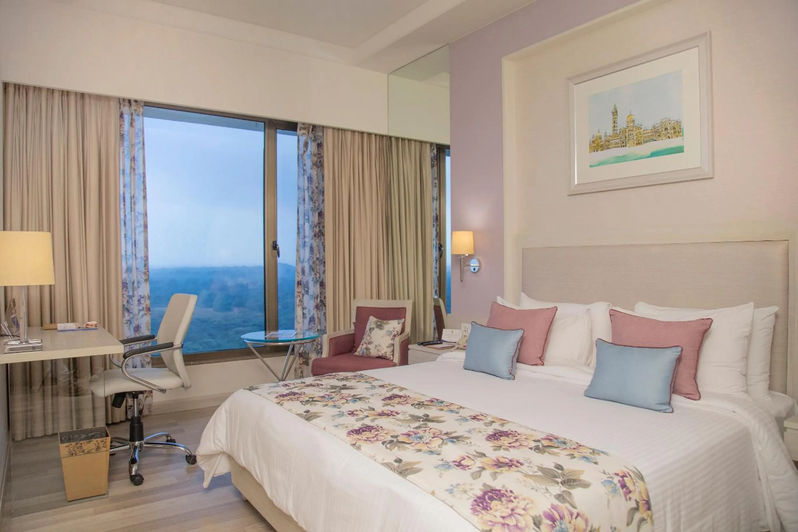 Bedroom, Bed in Efcee Sarovar Premiere Bhavnagar