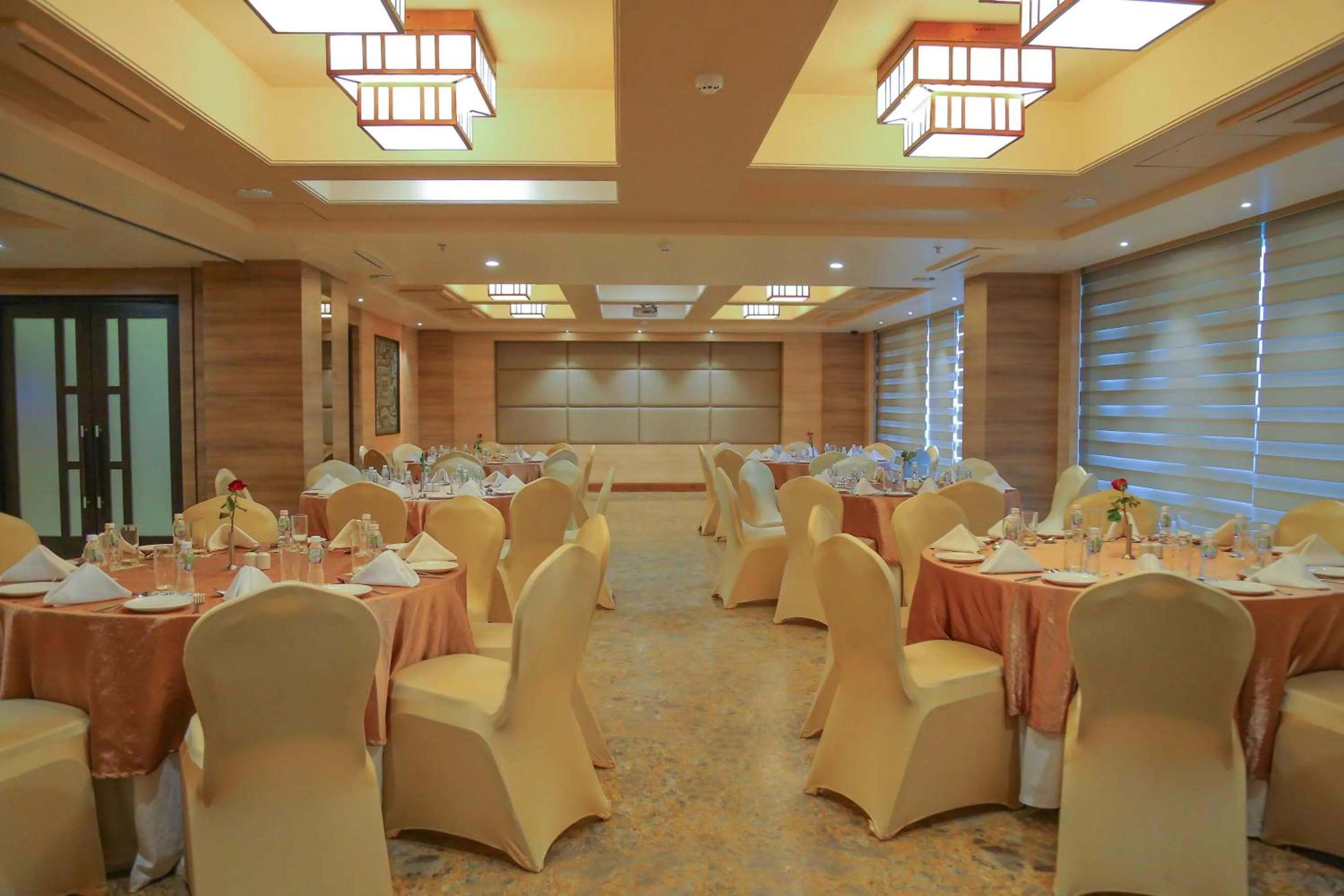 Meeting/conference room in Efcee Sarovar Premiere Bhavnagar