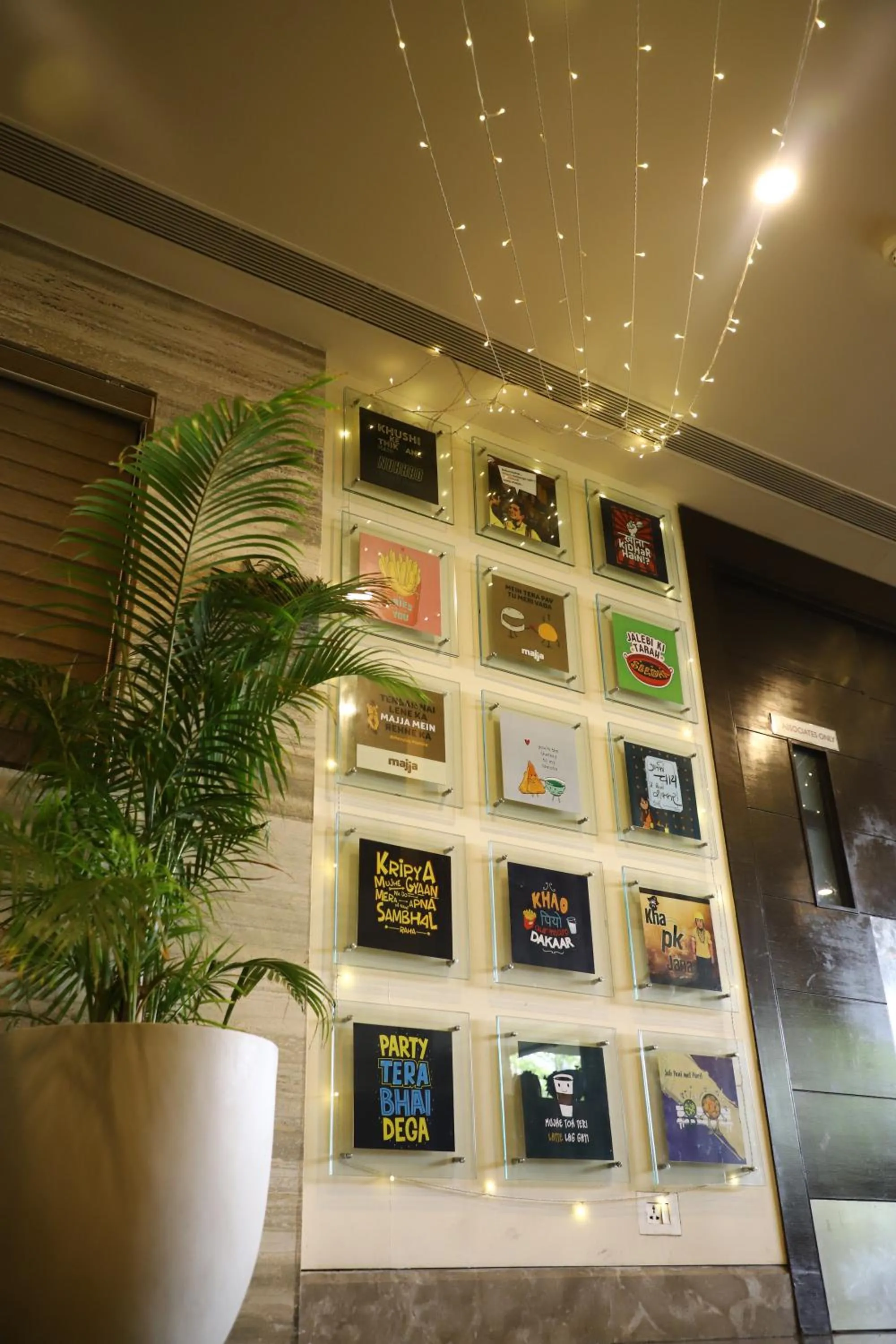 Restaurant/places to eat in Efcee Sarovar Premiere Bhavnagar