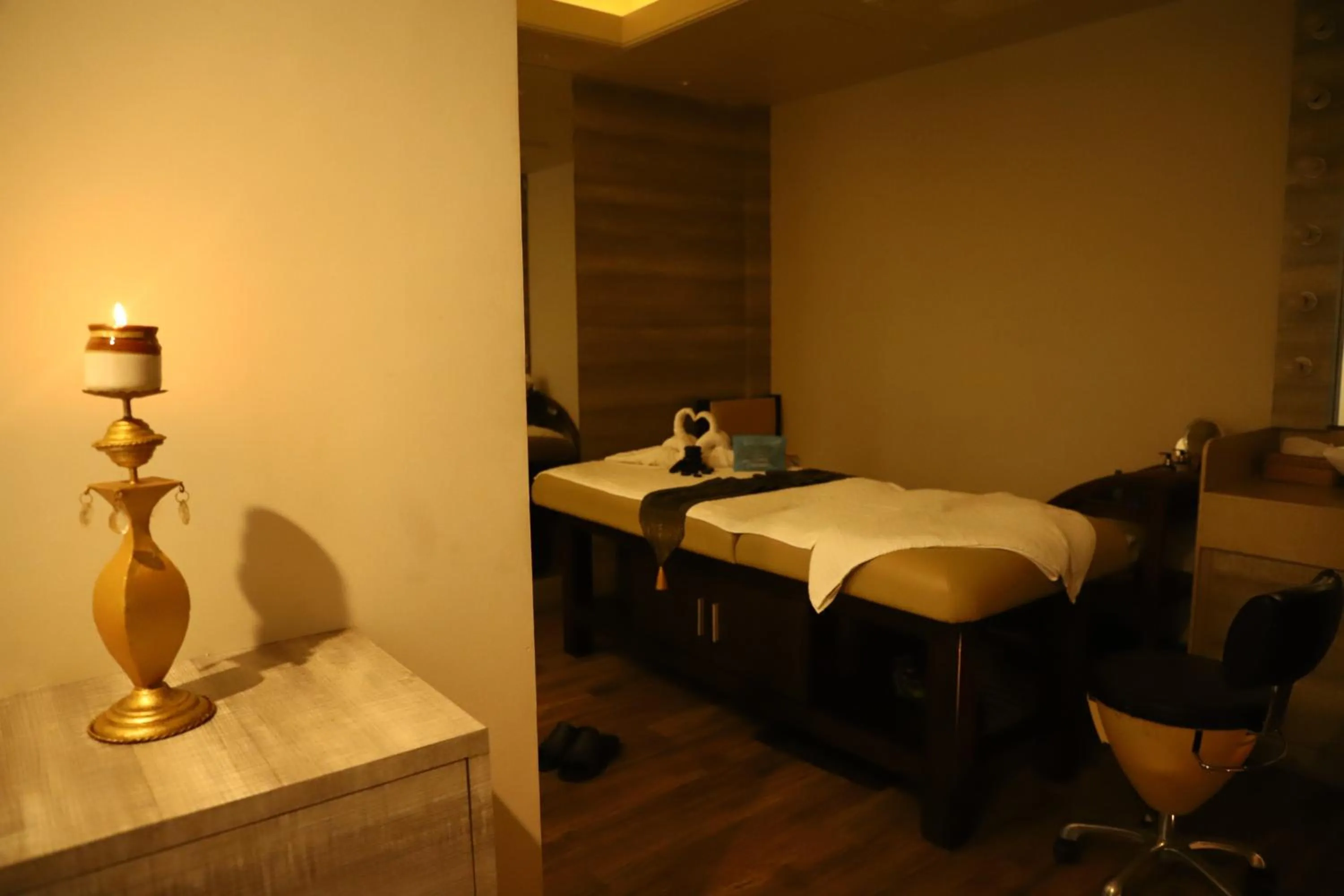 Spa and wellness centre/facilities in Efcee Sarovar Premiere Bhavnagar