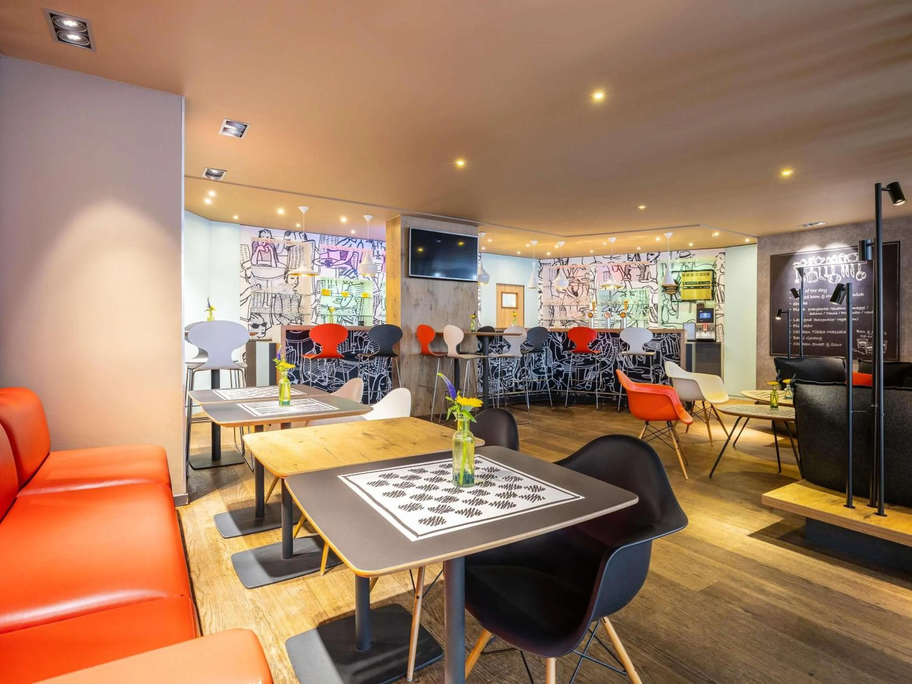 Lounge or bar in Ibis Brussels City Centre