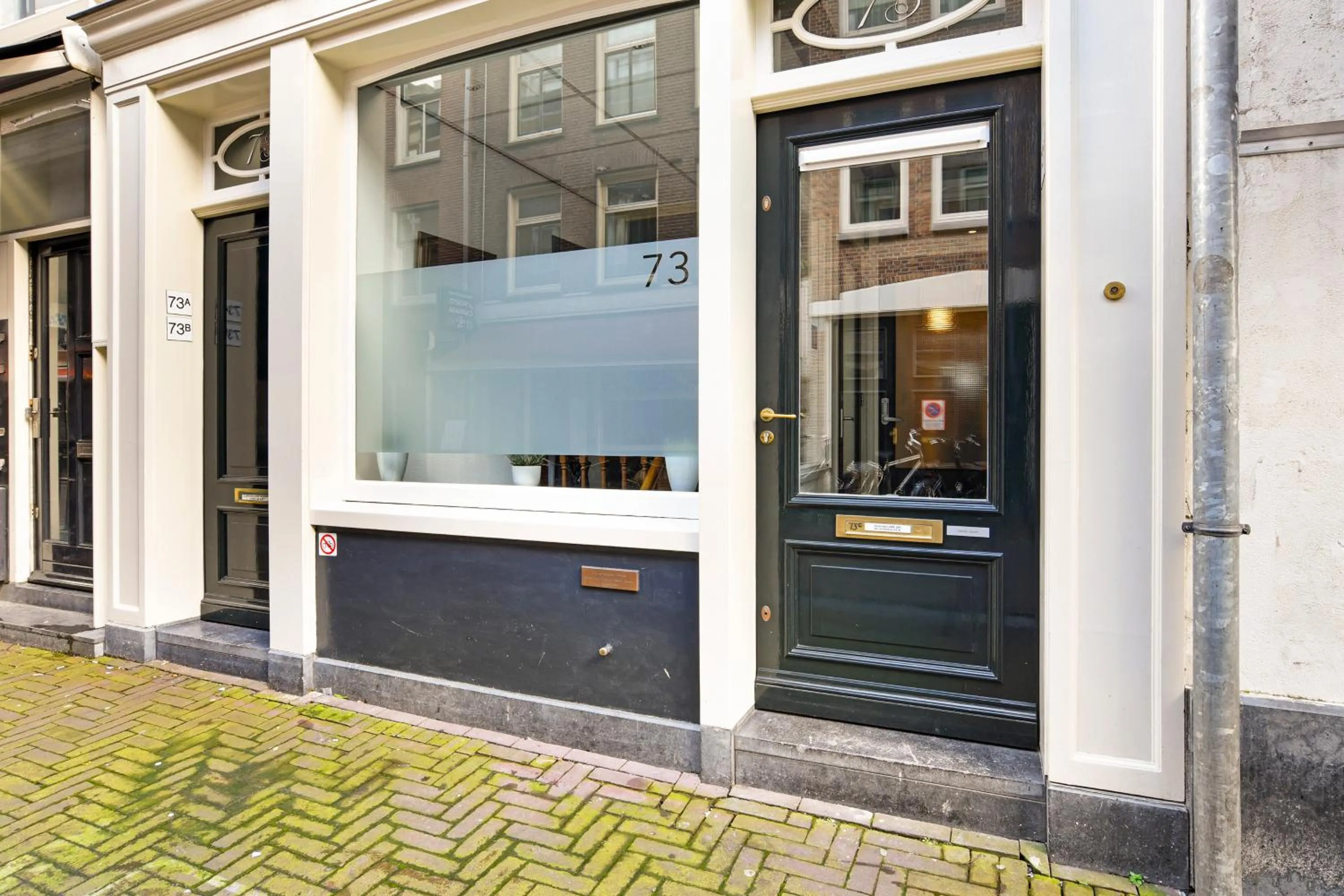 Facade/entrance in Only Friends