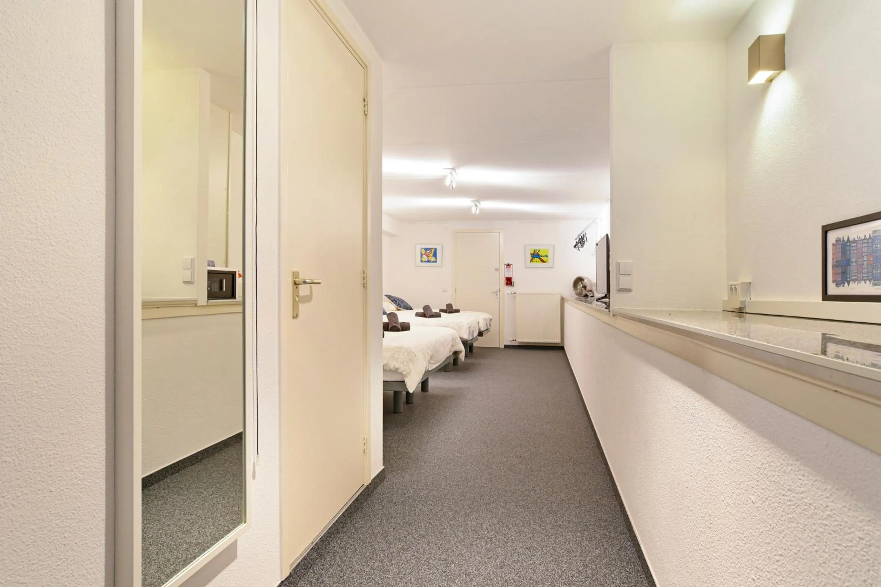 Seating area, Bed in Only Friends