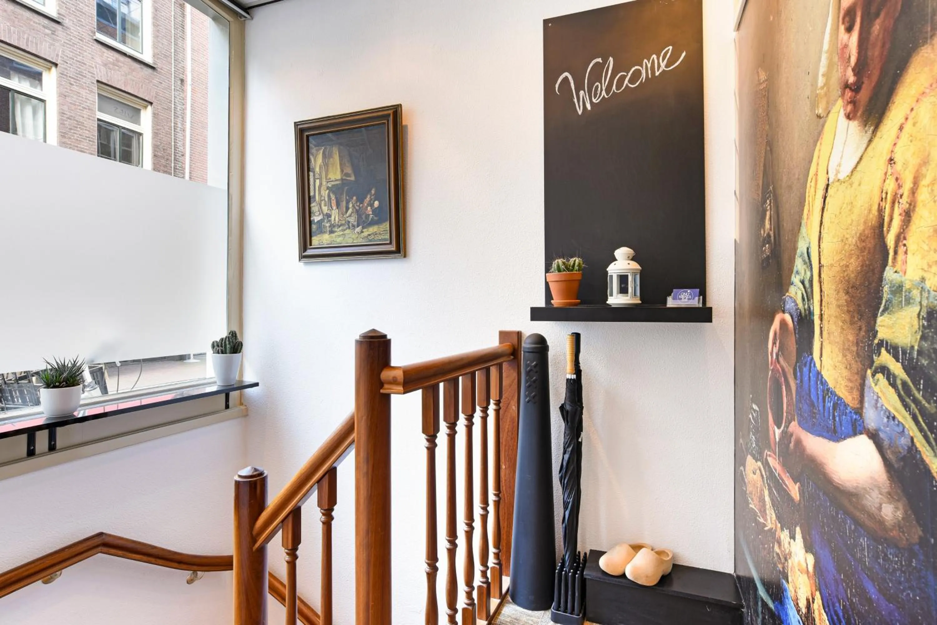 Facade/entrance in Only Friends