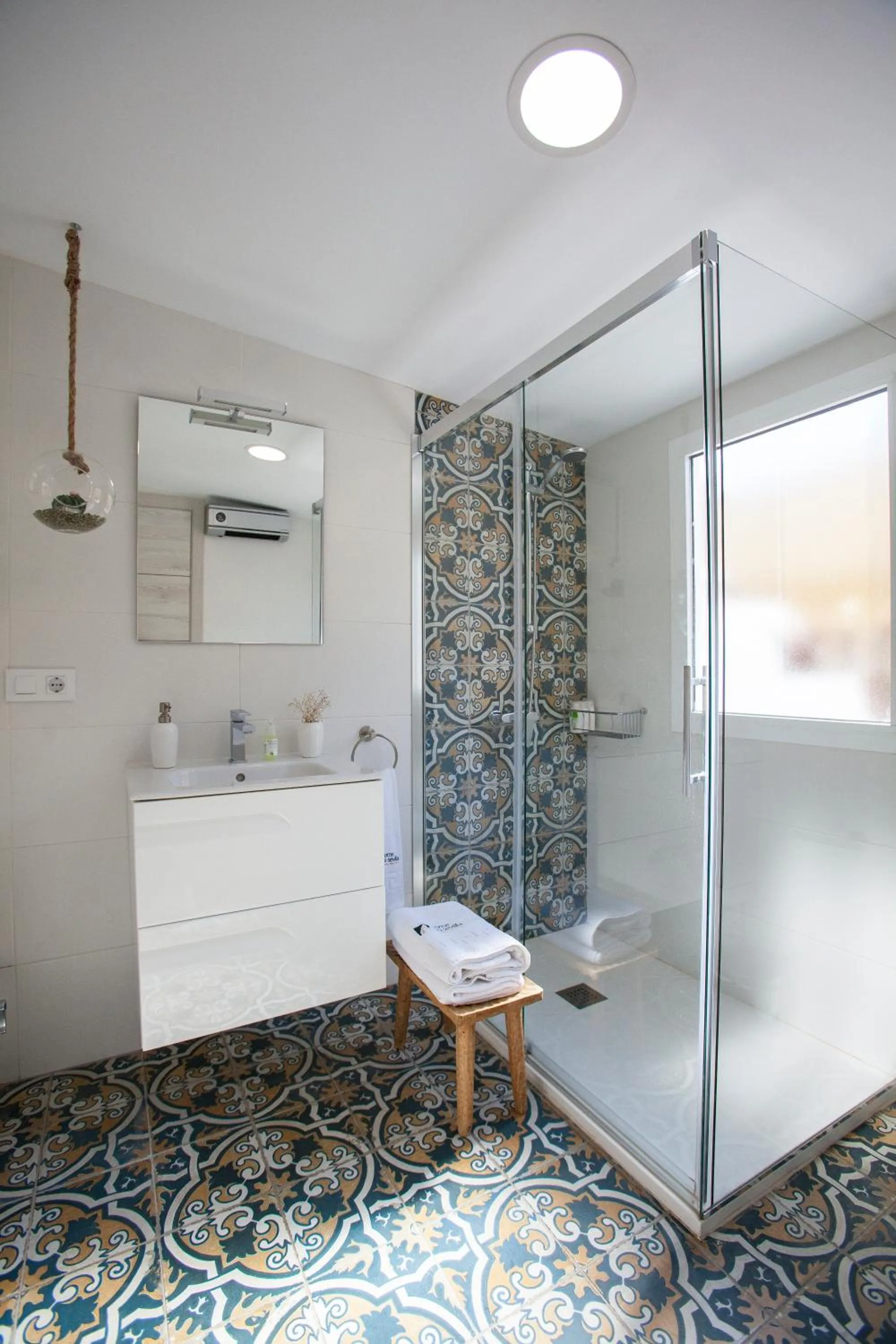 Bathroom in Suites del Arenal Olehousing