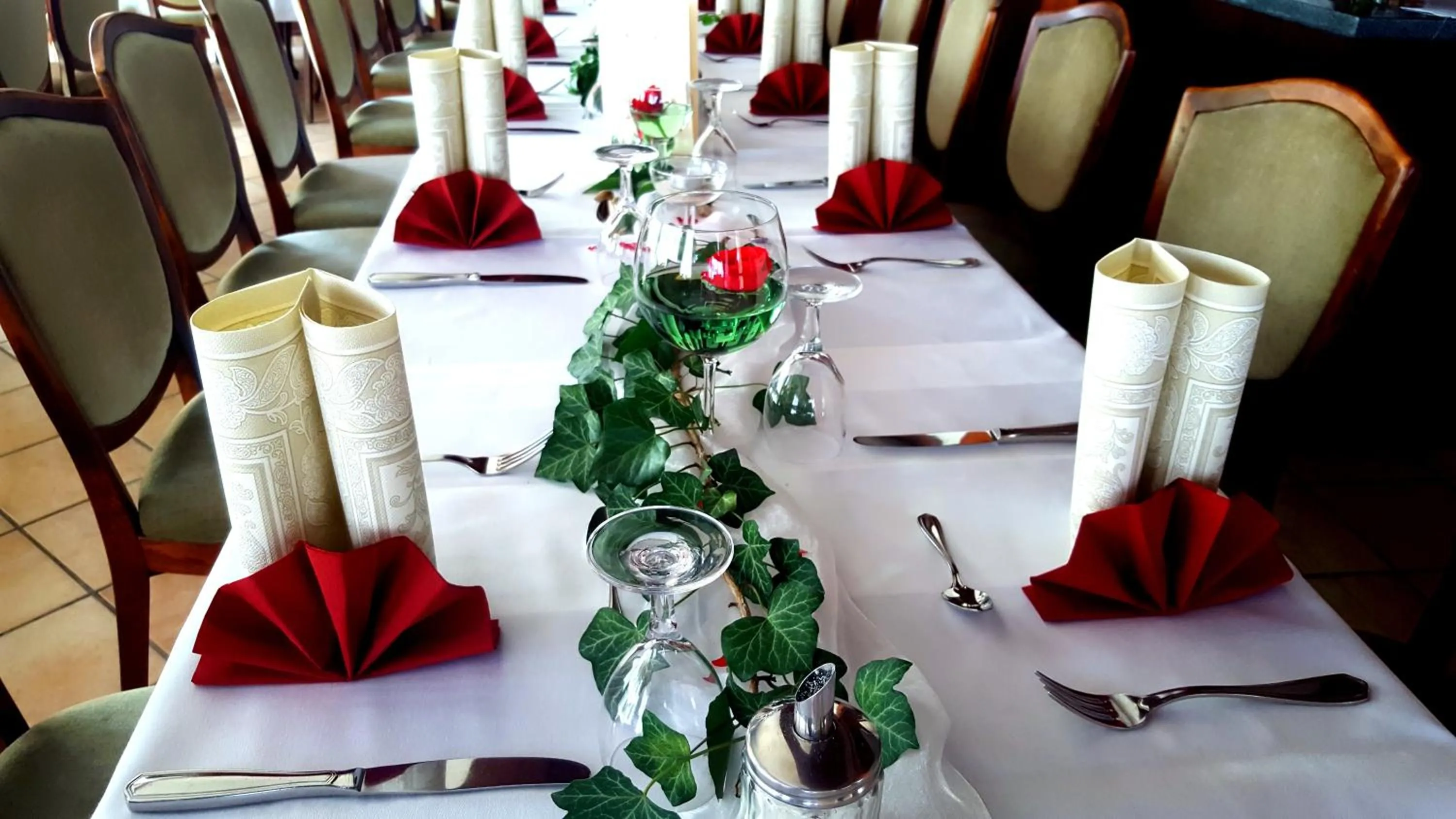 Restaurant/places to eat in Hotel-Cafe Rathaus