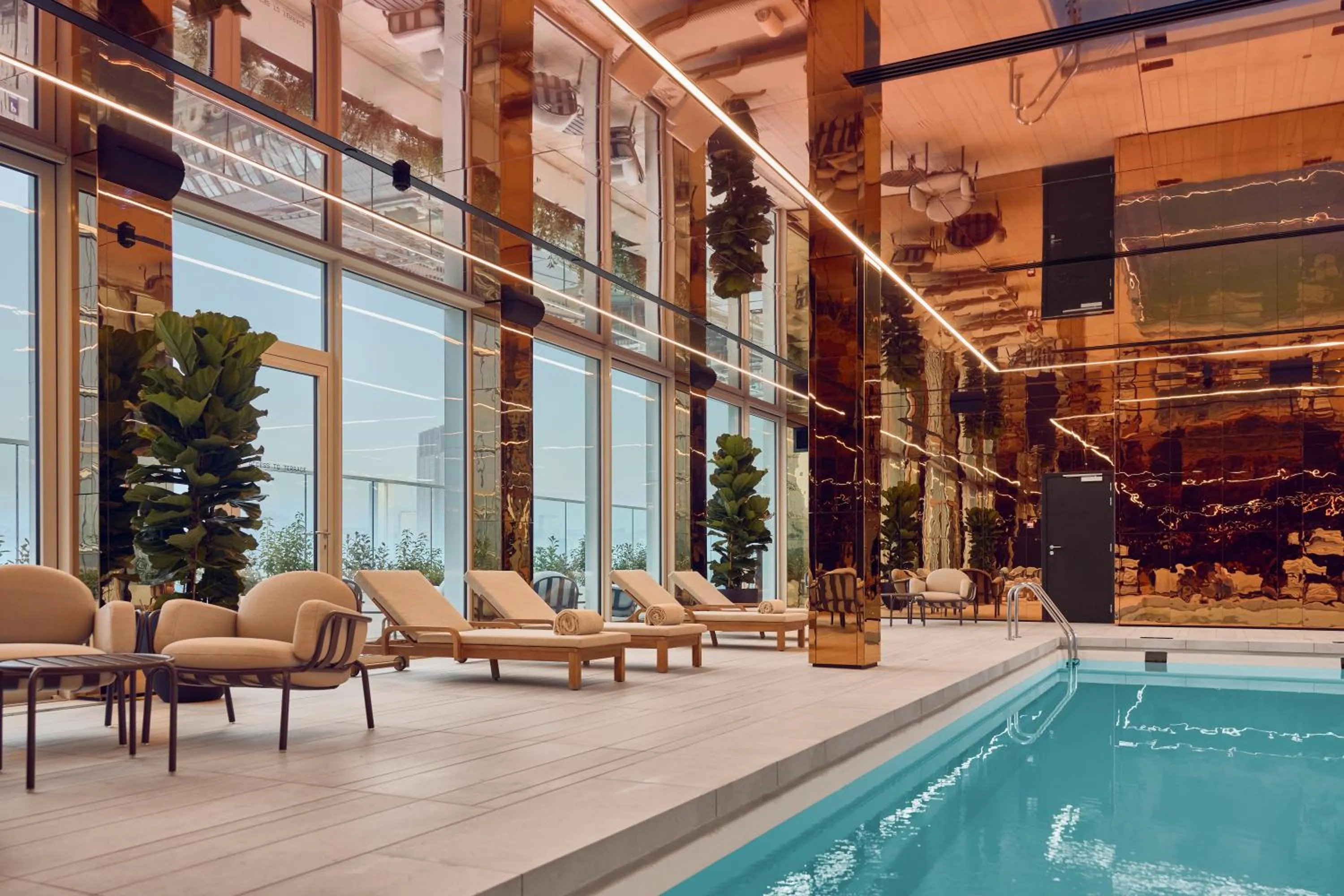 Swimming pool in Cardo Brussels, Autograph Collection