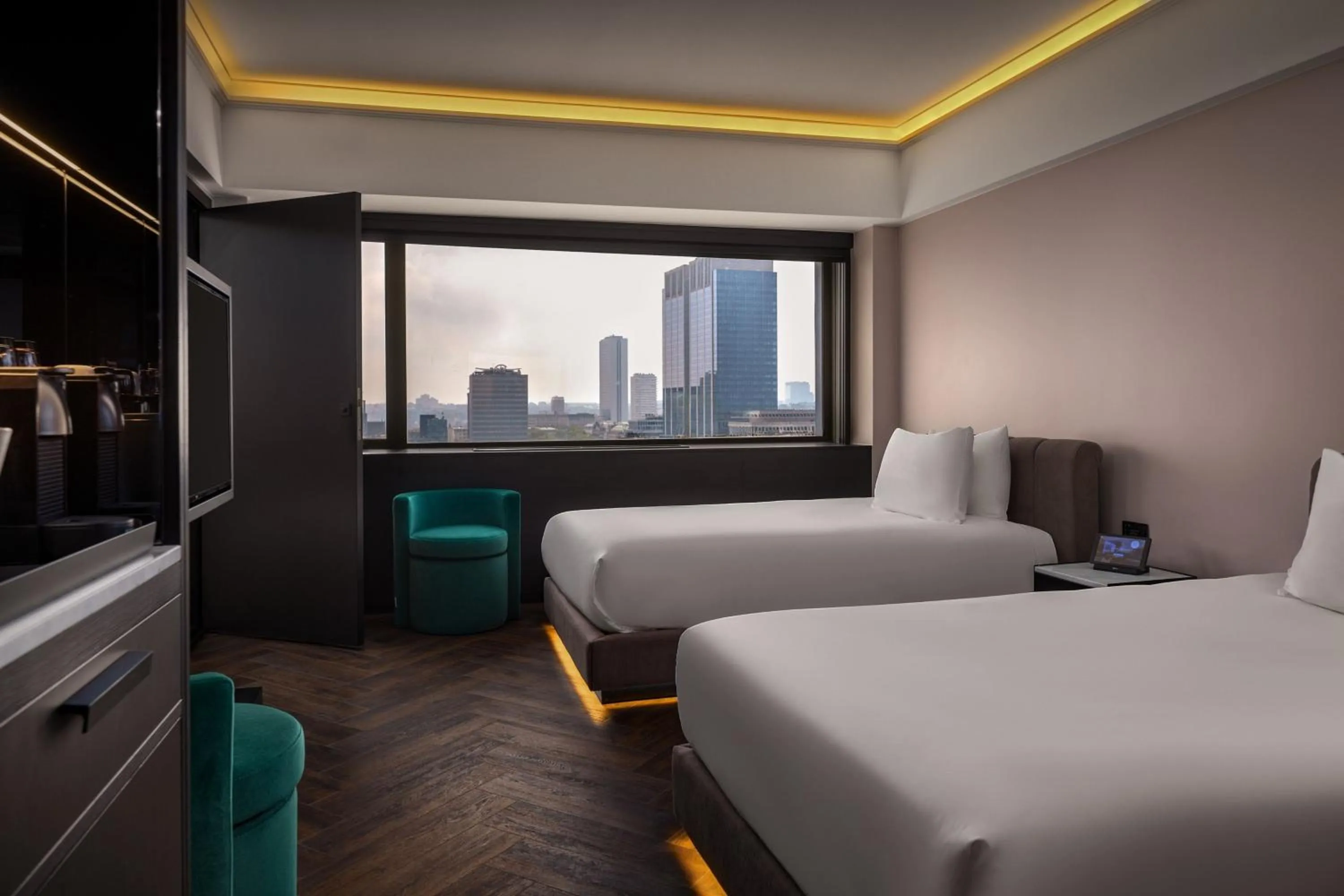 Photo of the whole room, Bed in Cardo Brussels, Autograph Collection