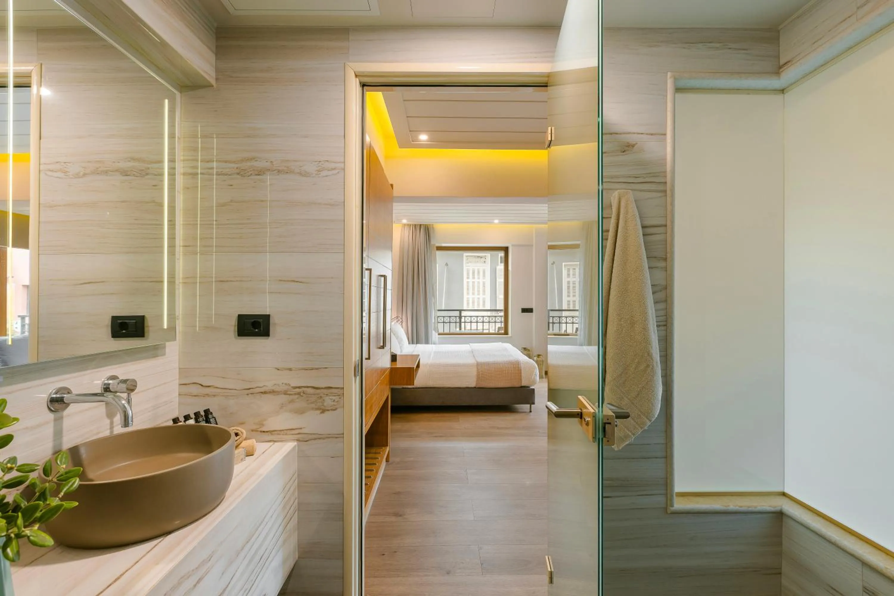 Bathroom, Bed in Querini Luxury Suites