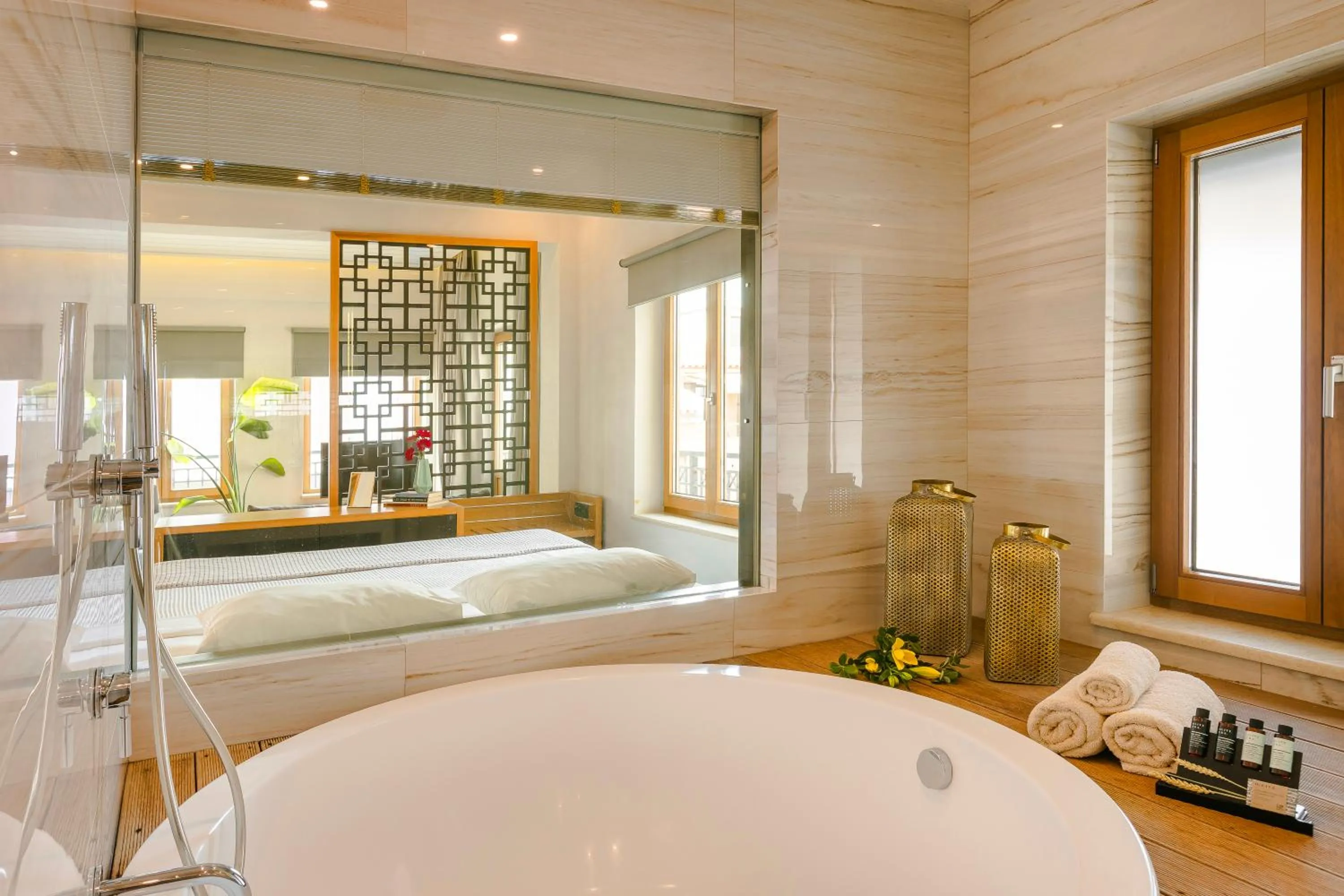Bathroom, Bed in Querini Luxury Suites