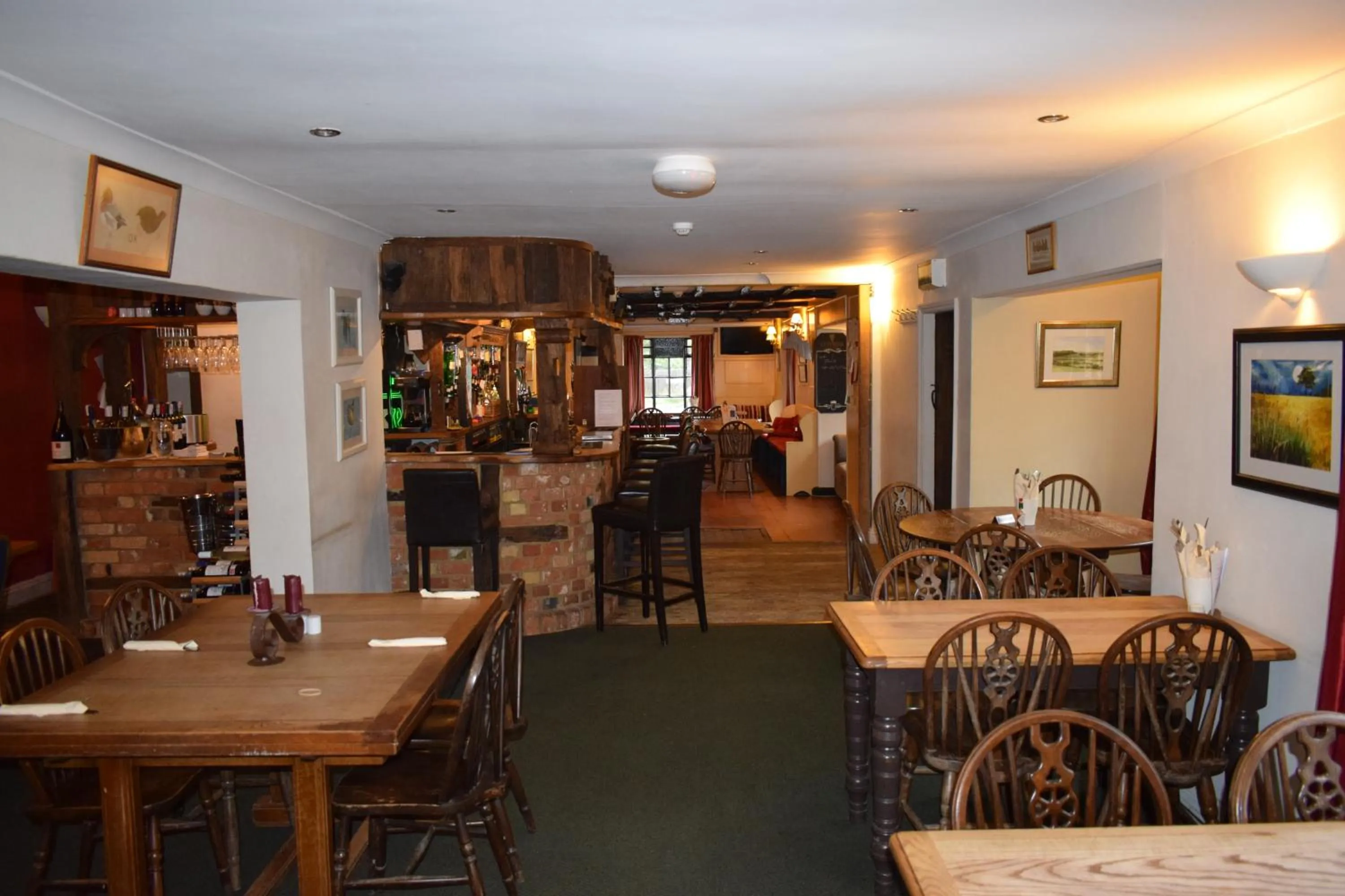 Lounge or bar in The Swan at Great Kimble