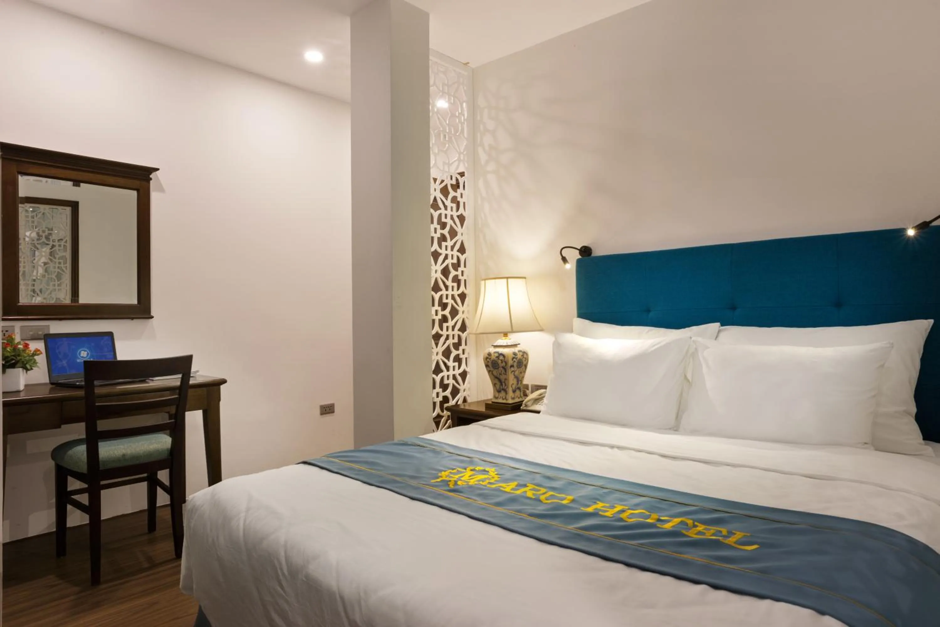 Bedroom, Bed in Maro Hotel