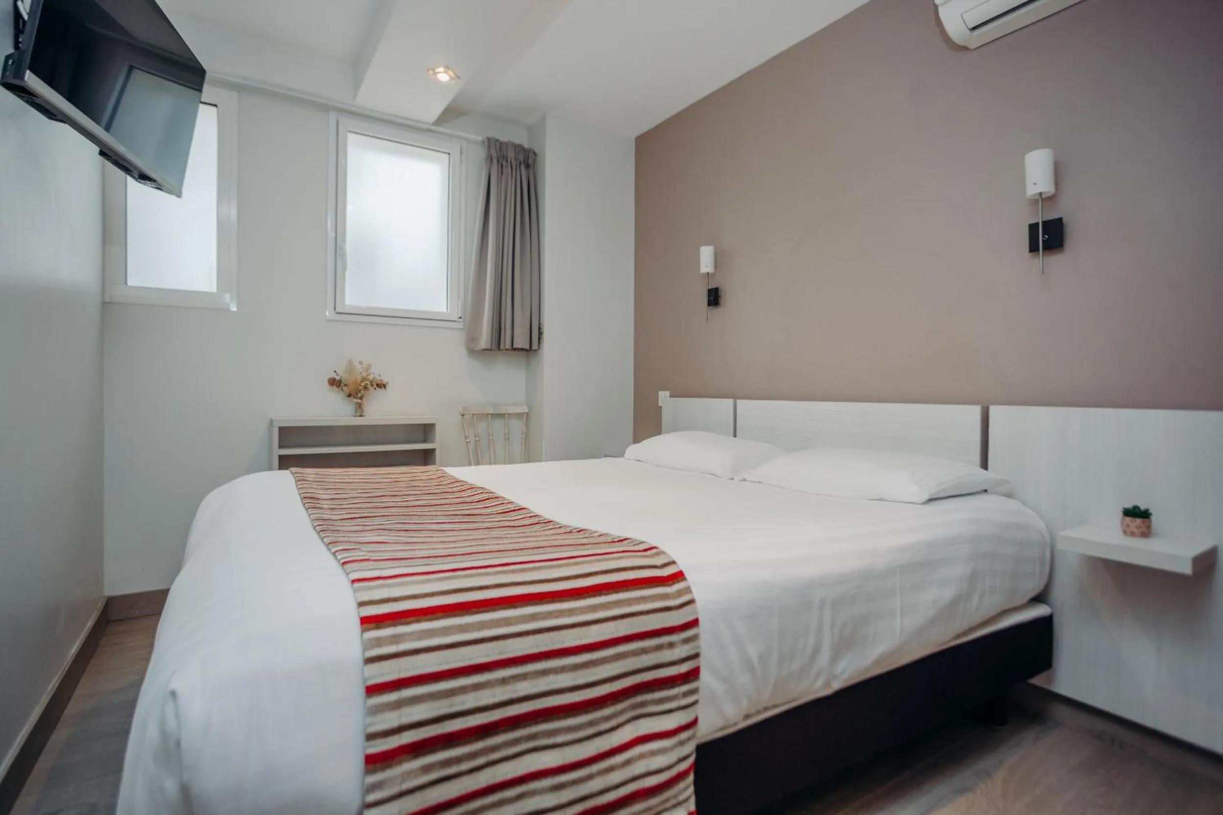 Property building in Hôtel Valencia