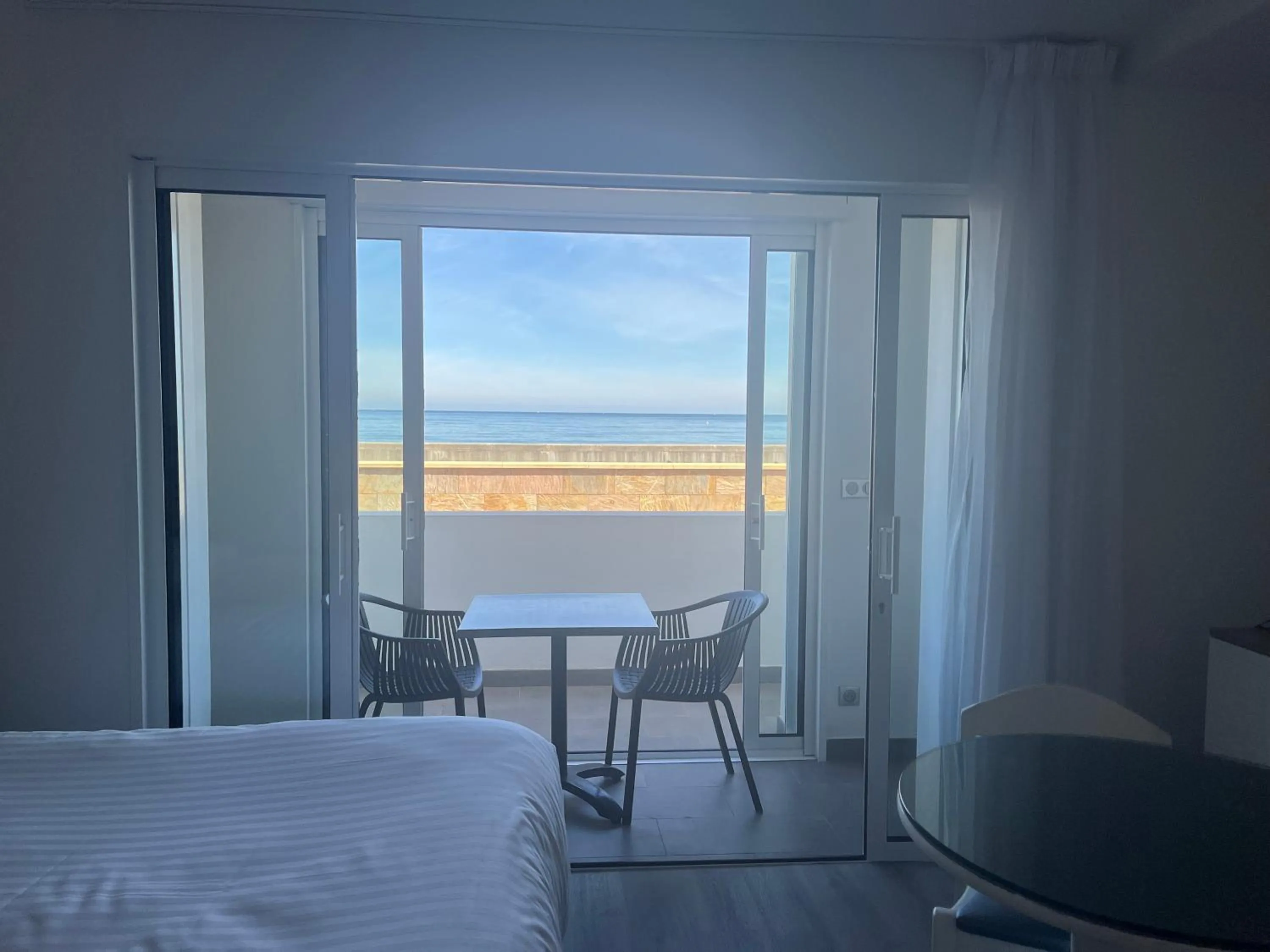 Bed in Hôtel Valencia