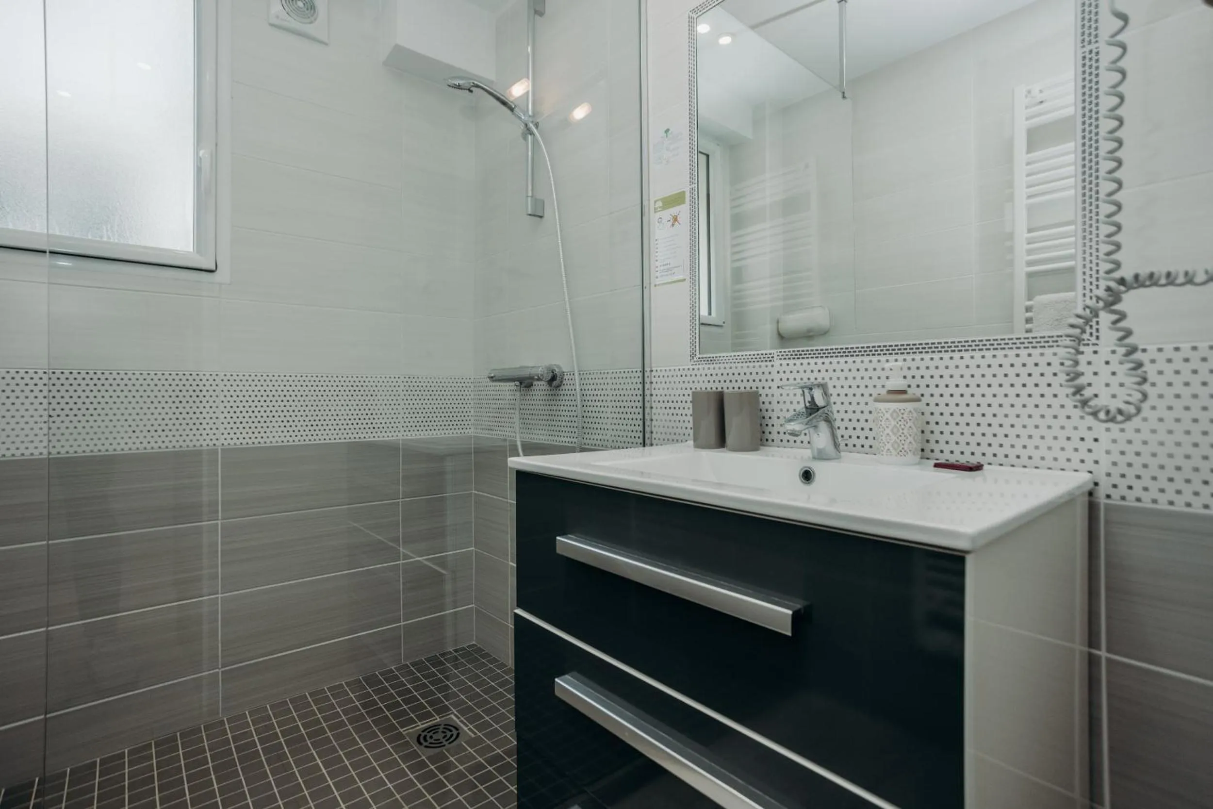 Property building in Hôtel Valencia