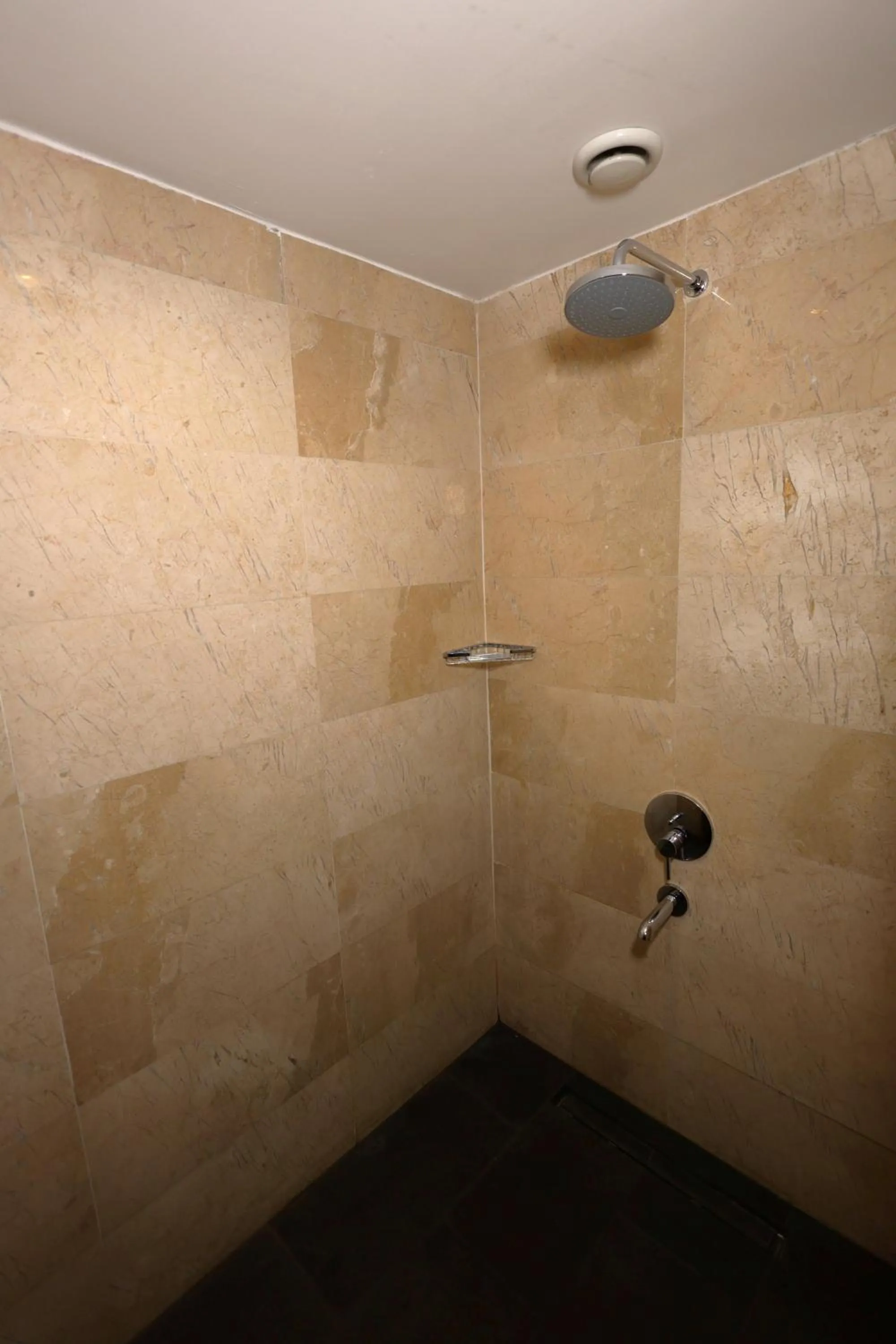 Shower in HSVHN Hotel Hışvahan