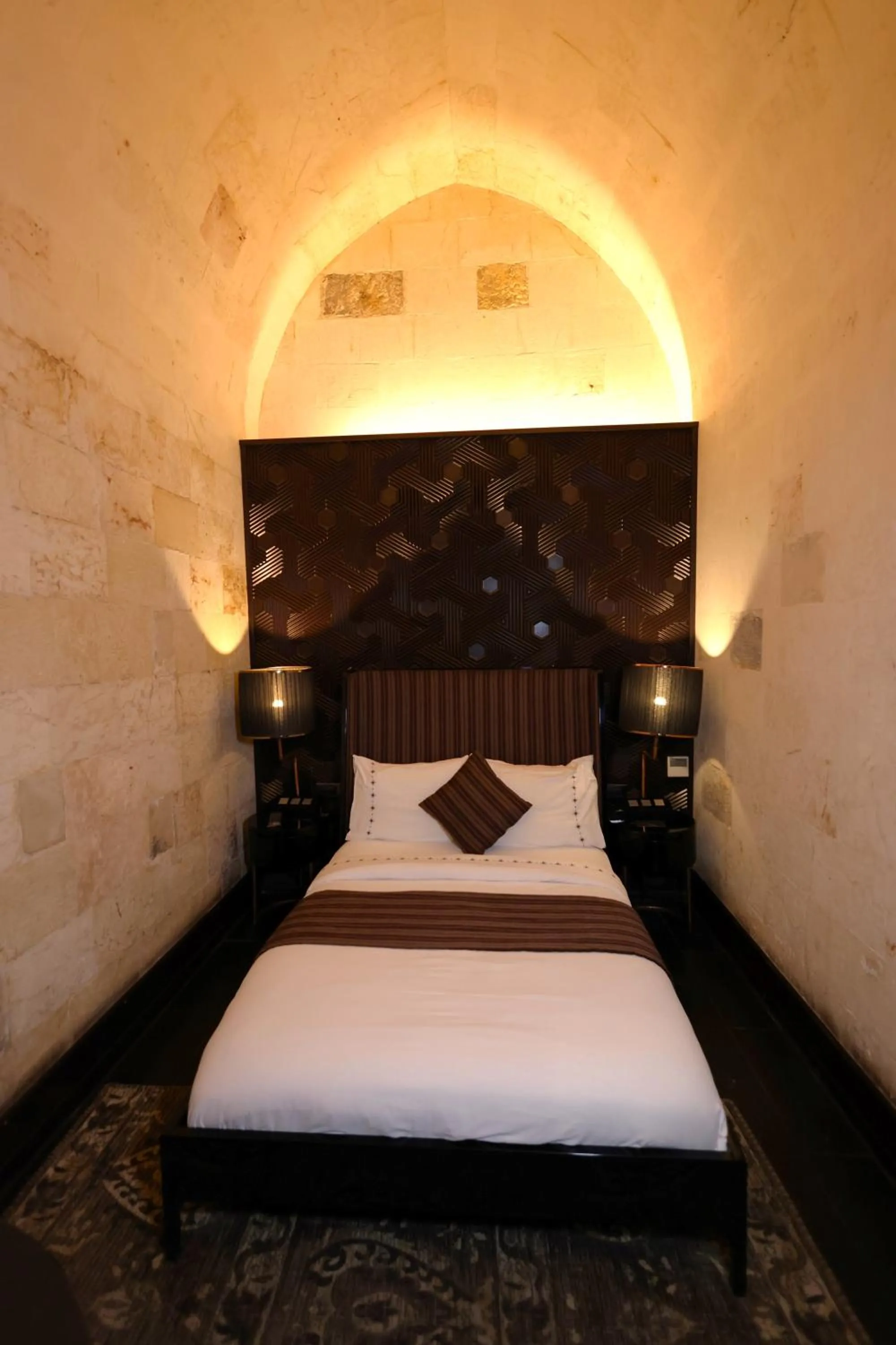 Bed in HSVHN Hotel Hışvahan