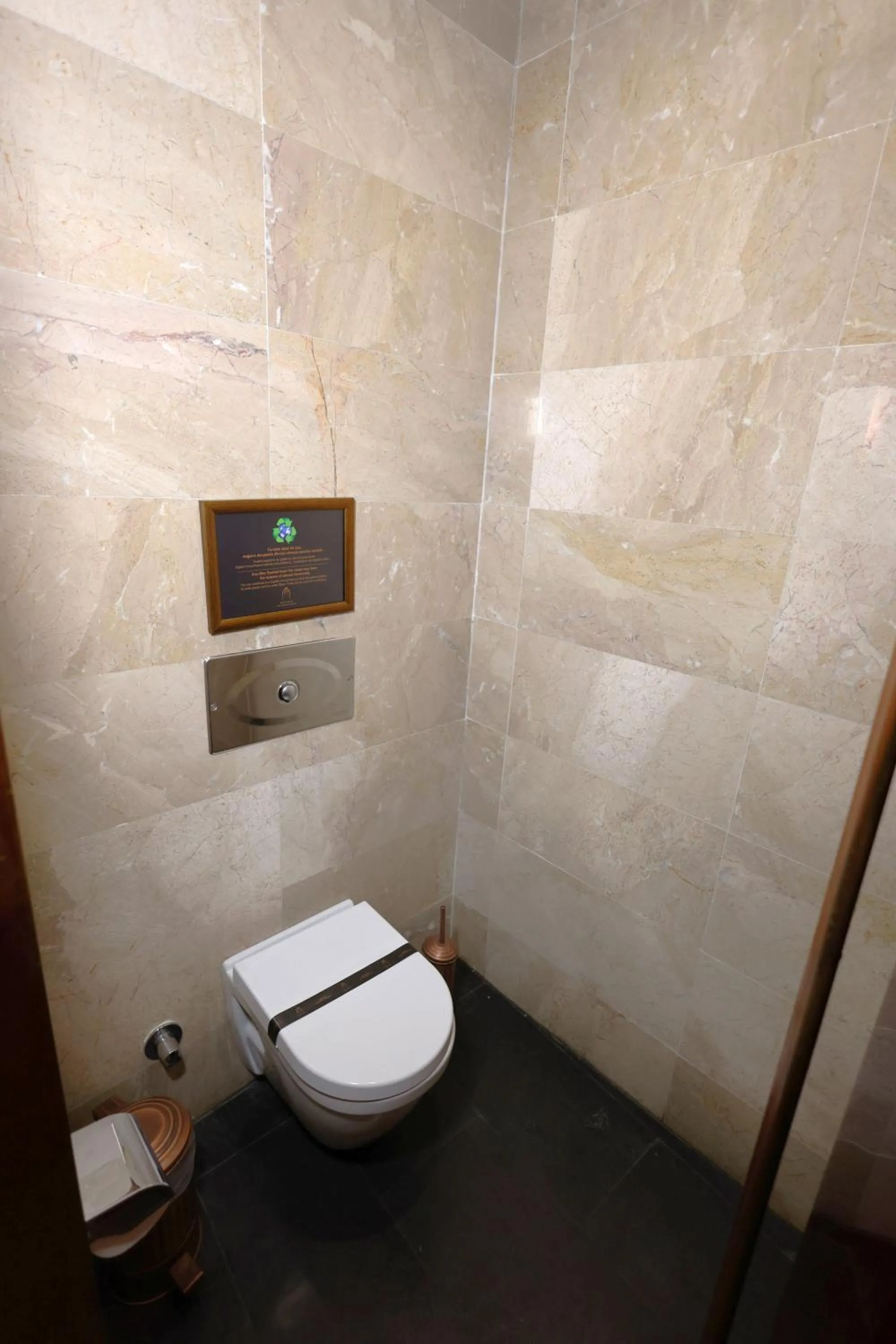 Toilet in HSVHN Hotel Hışvahan