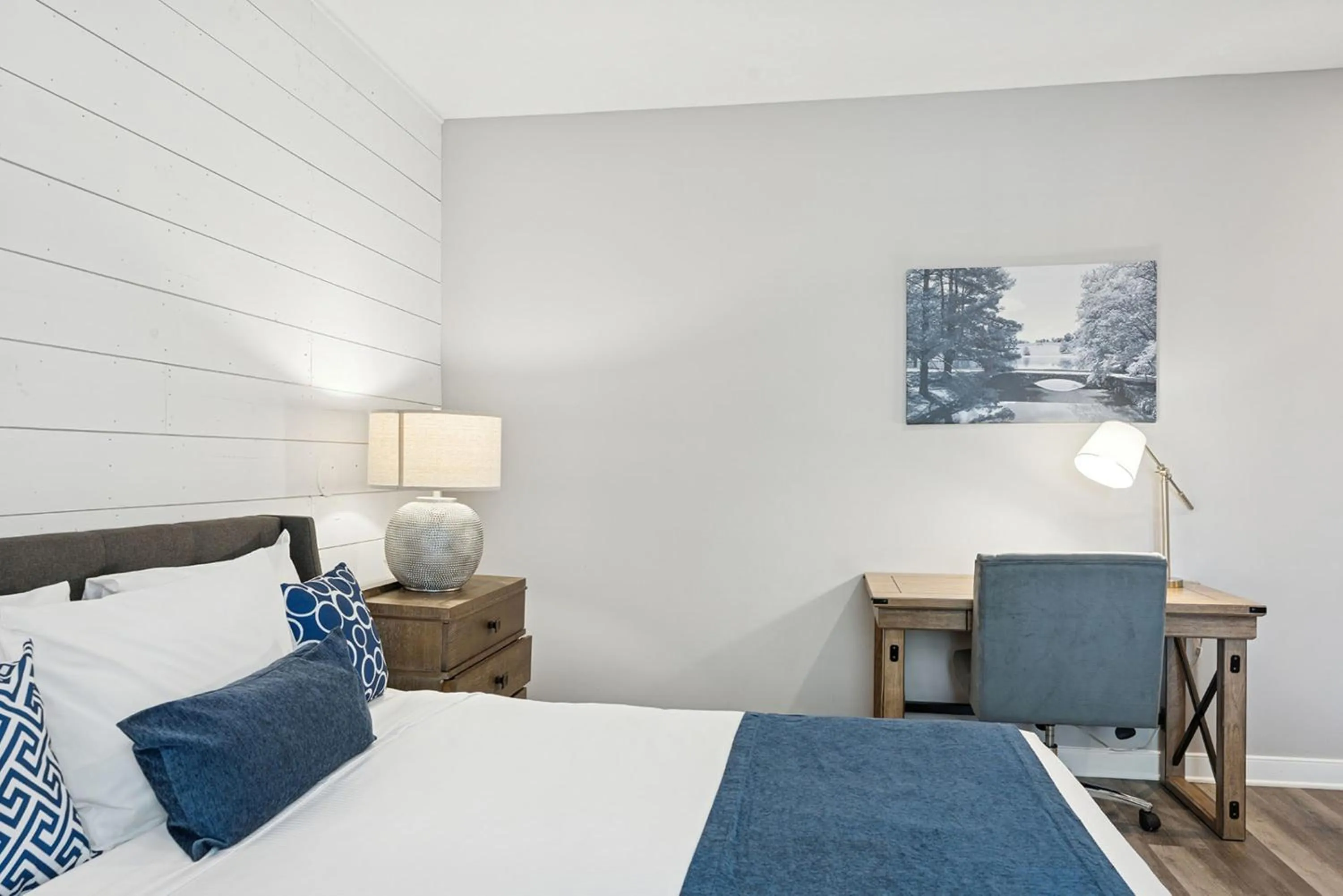 room service, Bed in Airlie