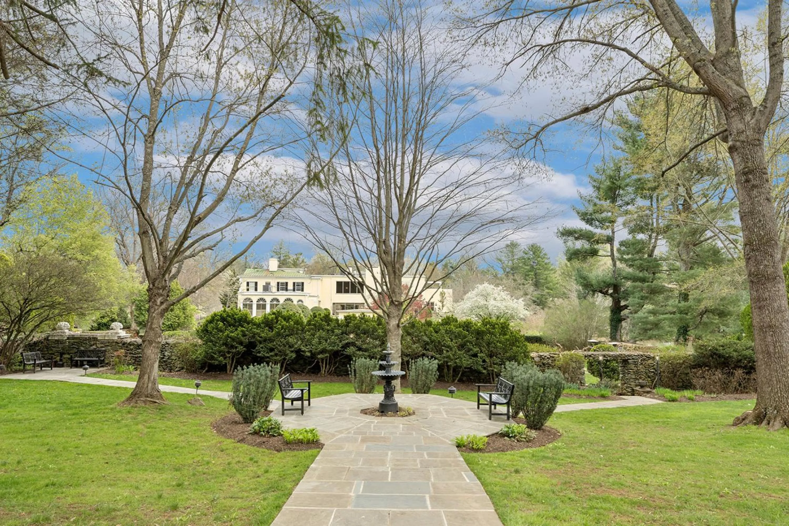 Property building in Airlie