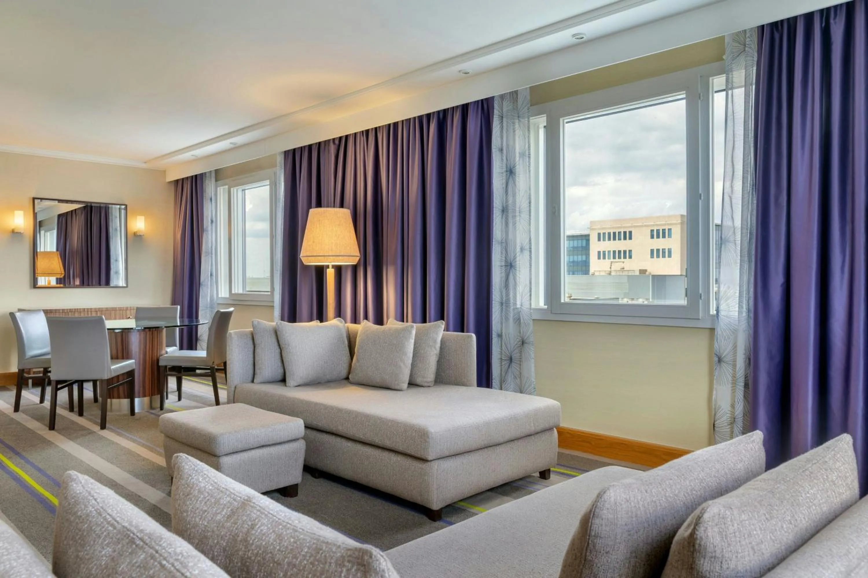 Living room in Sheraton Brussels Airport Hotel