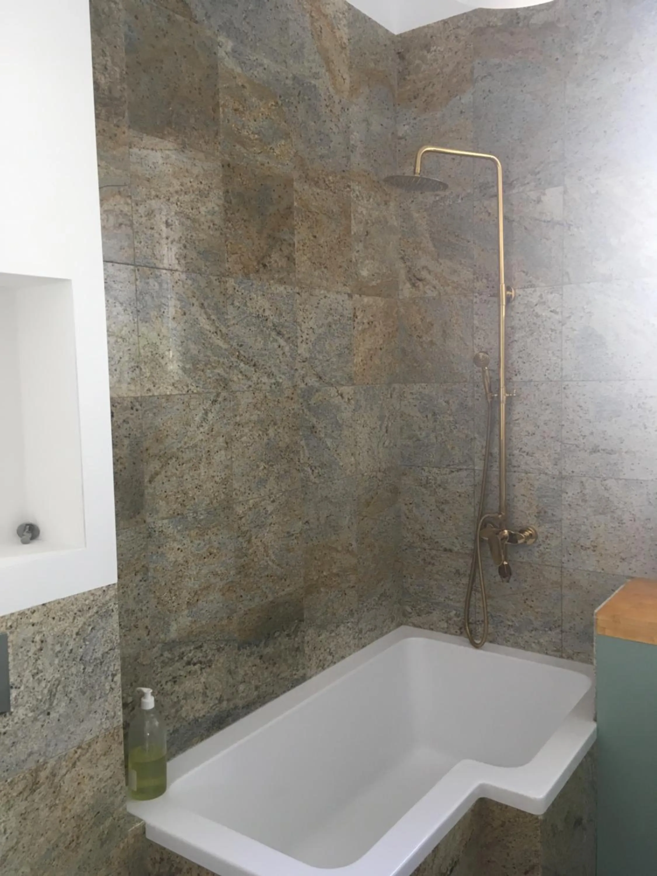 Bathroom in 4th Floor Bed and Breakfast