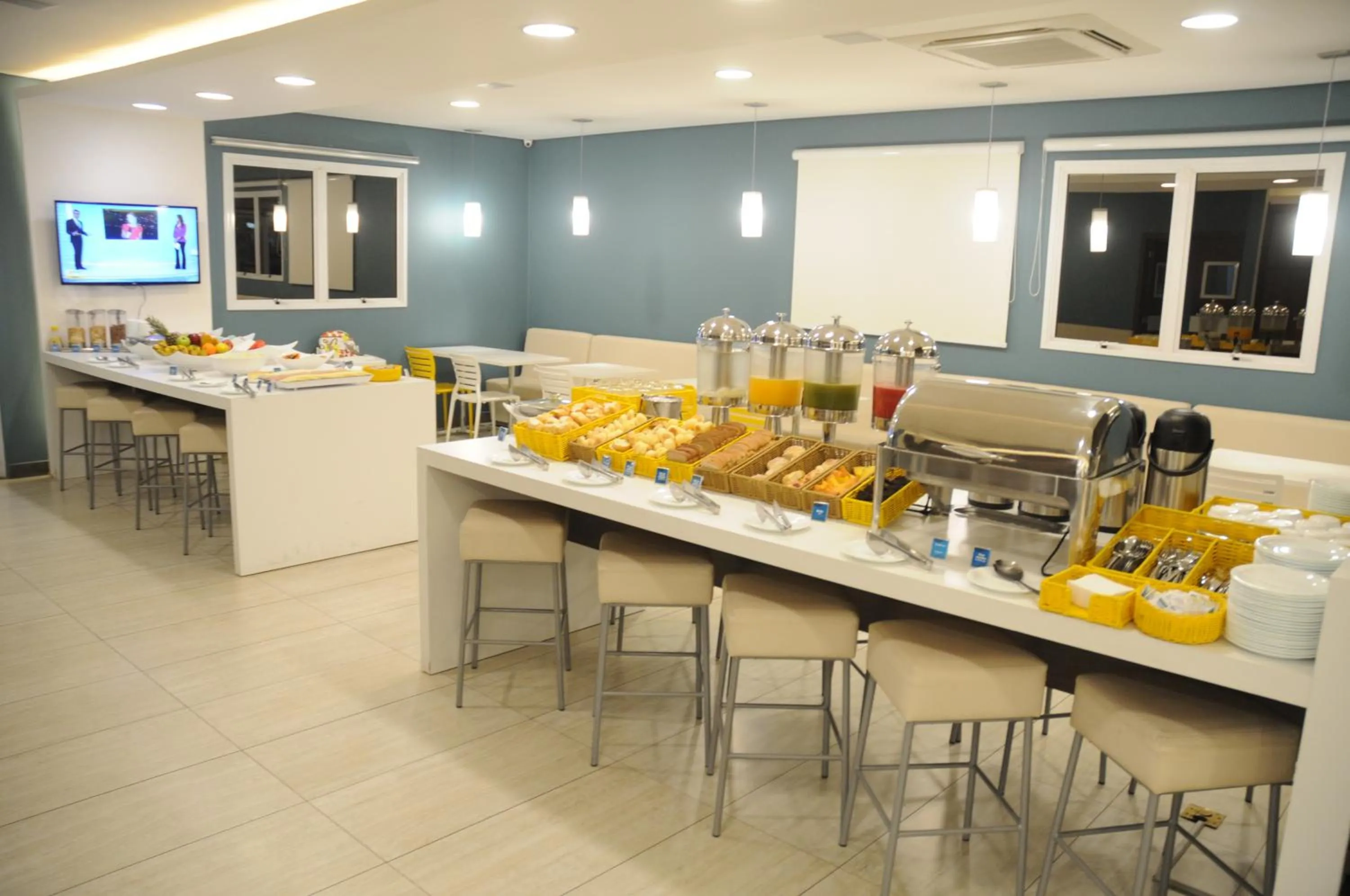 Food and drinks in Golden Tower Aeroporto - Lizz - by Fênix Hotéis