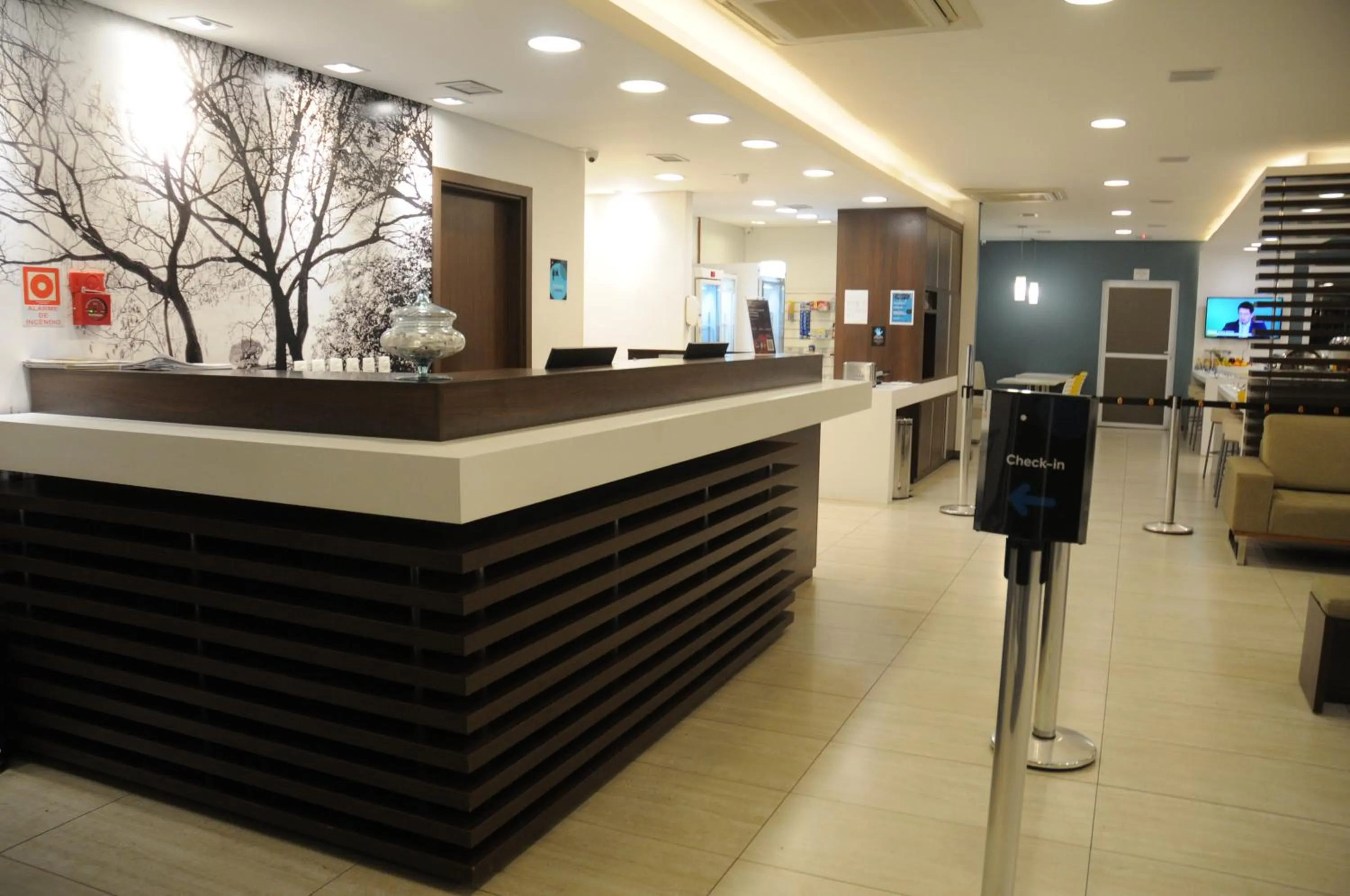 Lobby or reception in Golden Tower Aeroporto - Lizz - by Fênix Hotéis