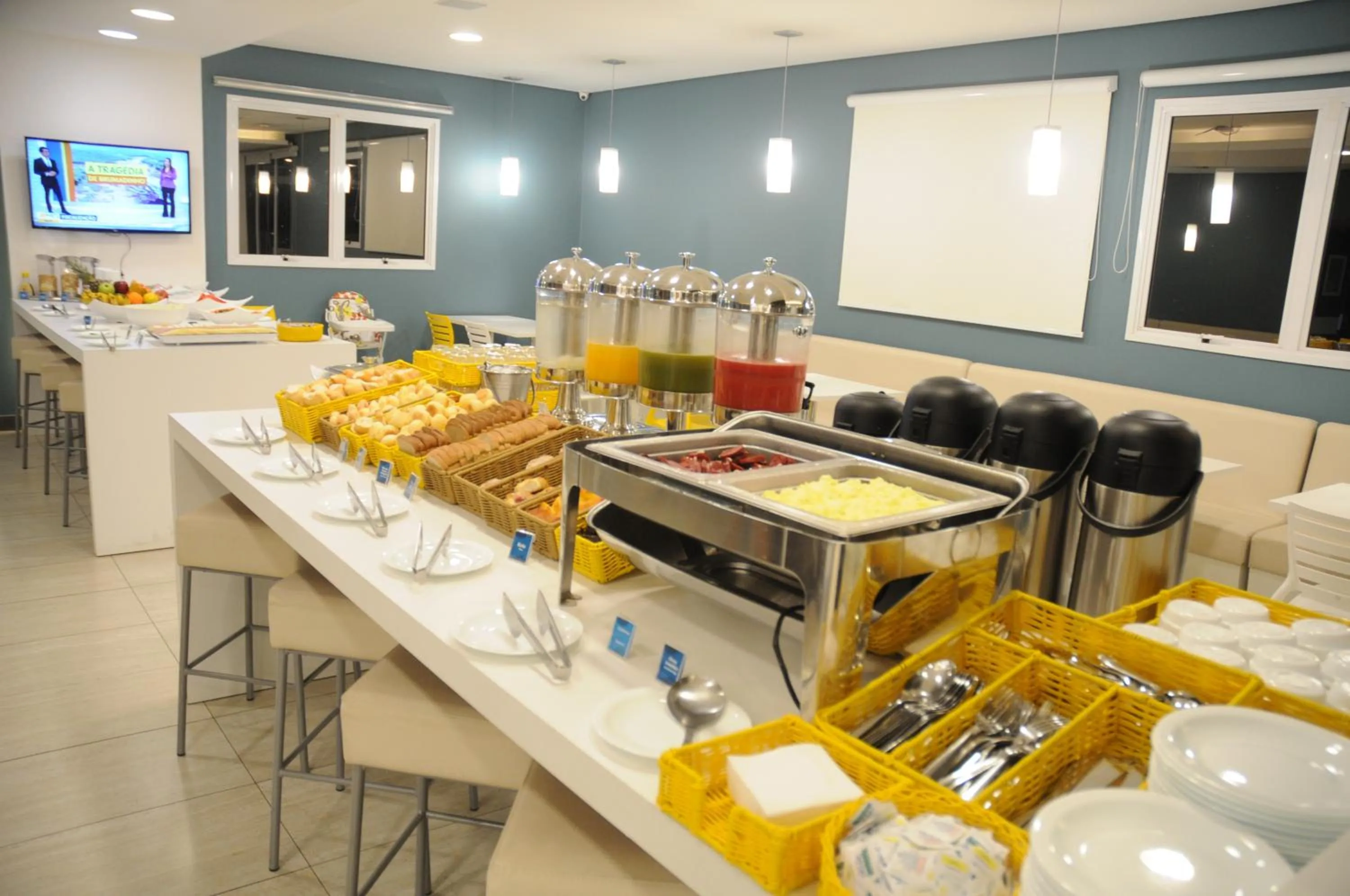 Food in Golden Tower Aeroporto - Lizz - by Fênix Hotéis