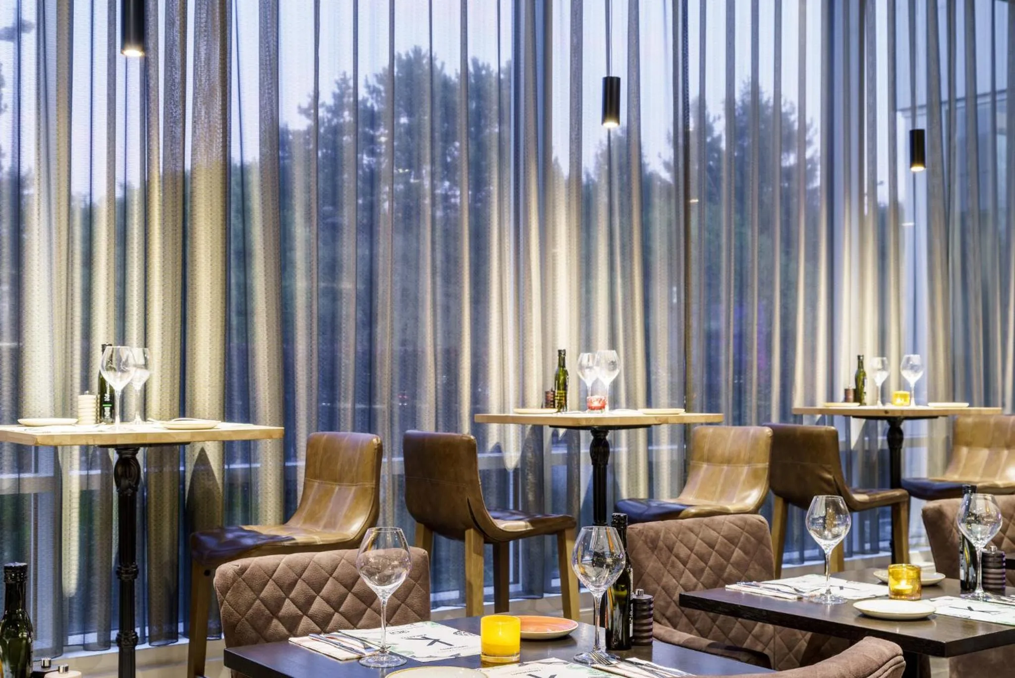 Restaurant/places to eat in Holiday Inn Hotel Brussels Airport by IHG