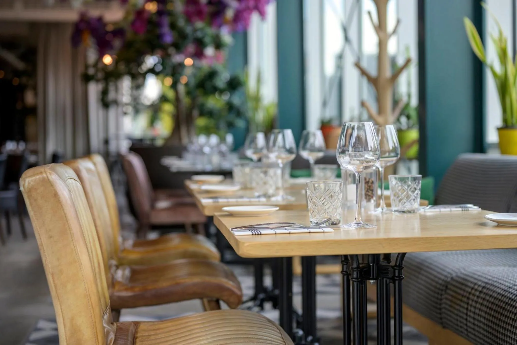 Restaurant/places to eat in Holiday Inn Hotel Brussels Airport by IHG