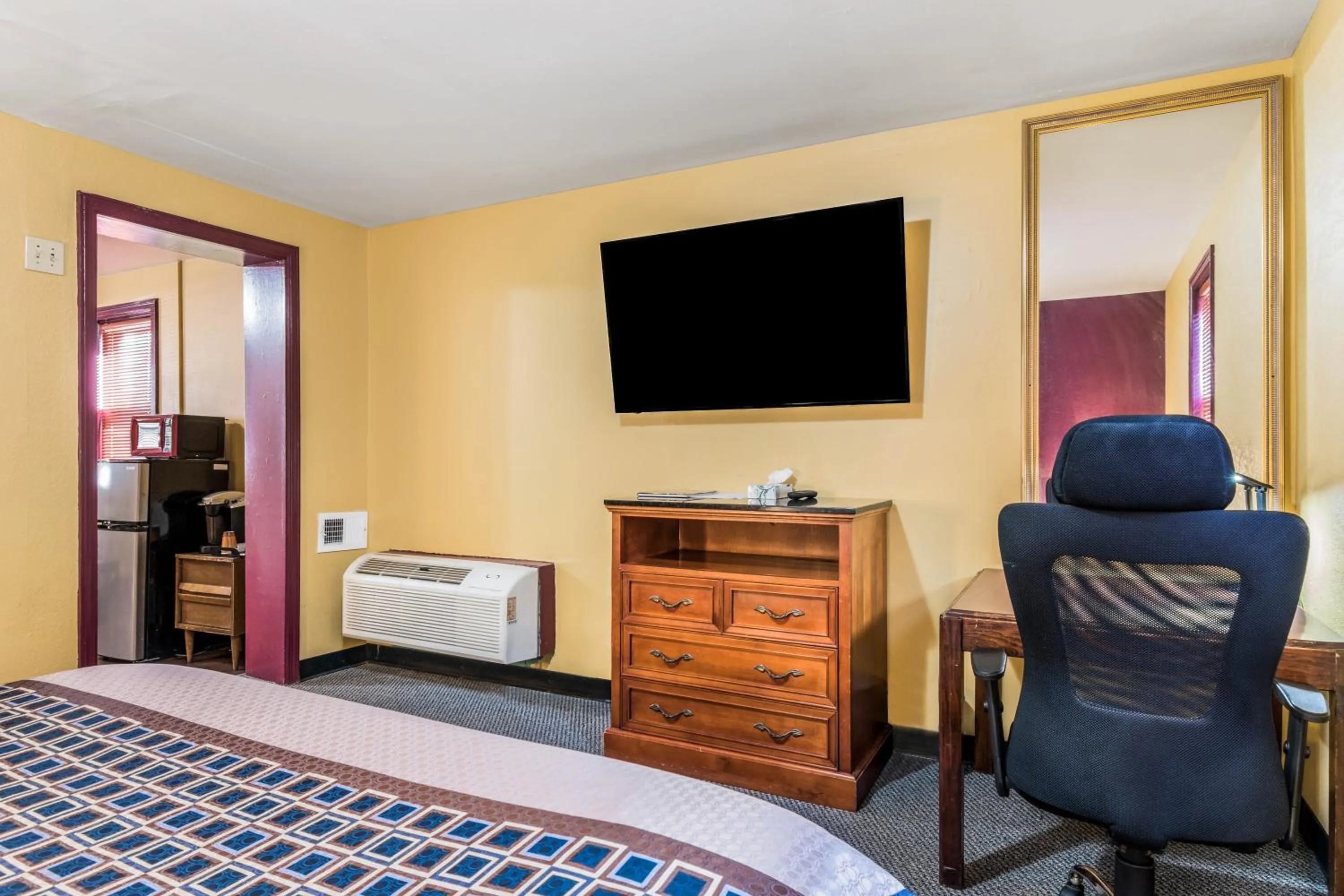 Bed in Cottage Inn - Grantville