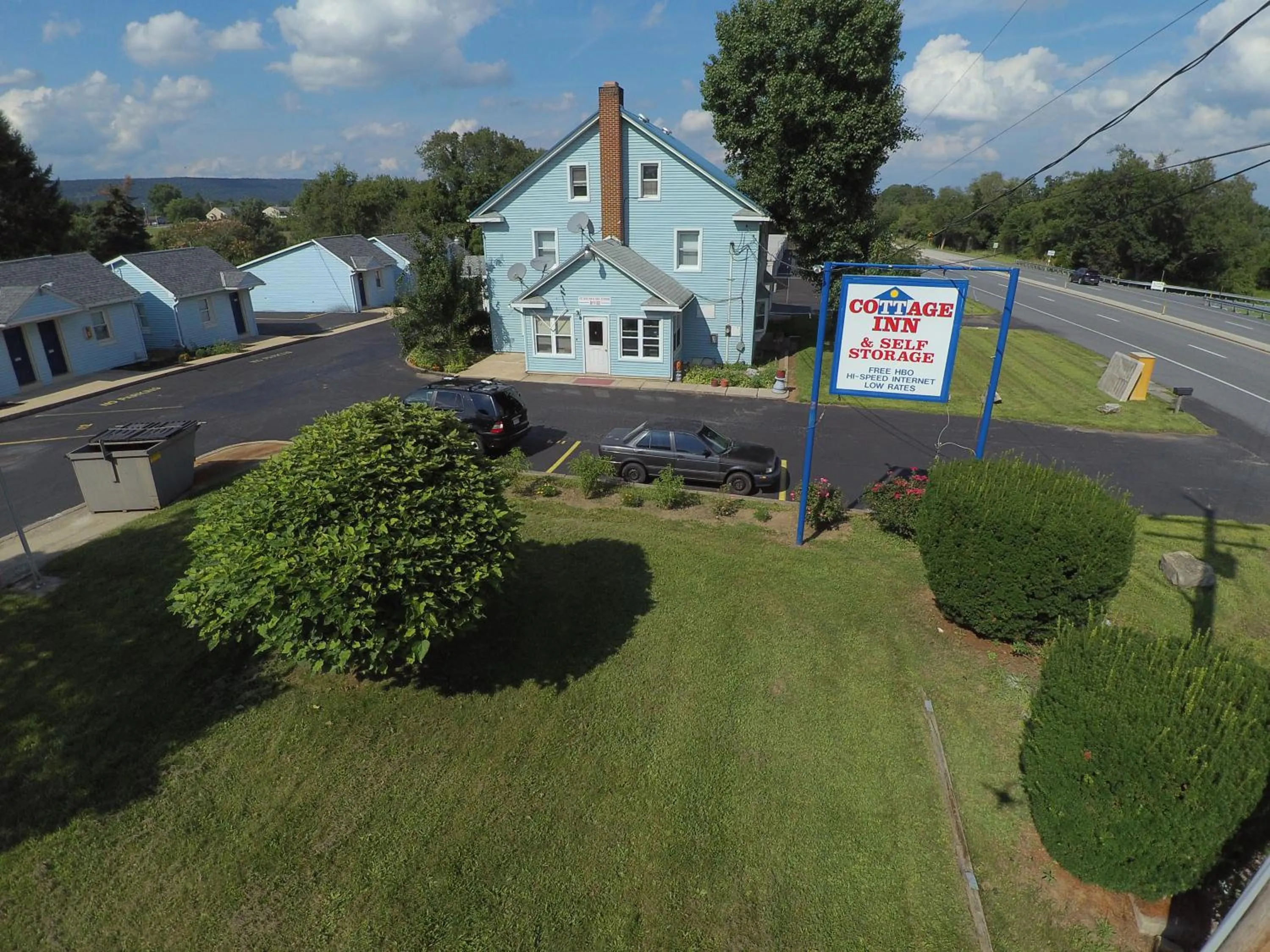 Property building in Cottage Inn - Grantville