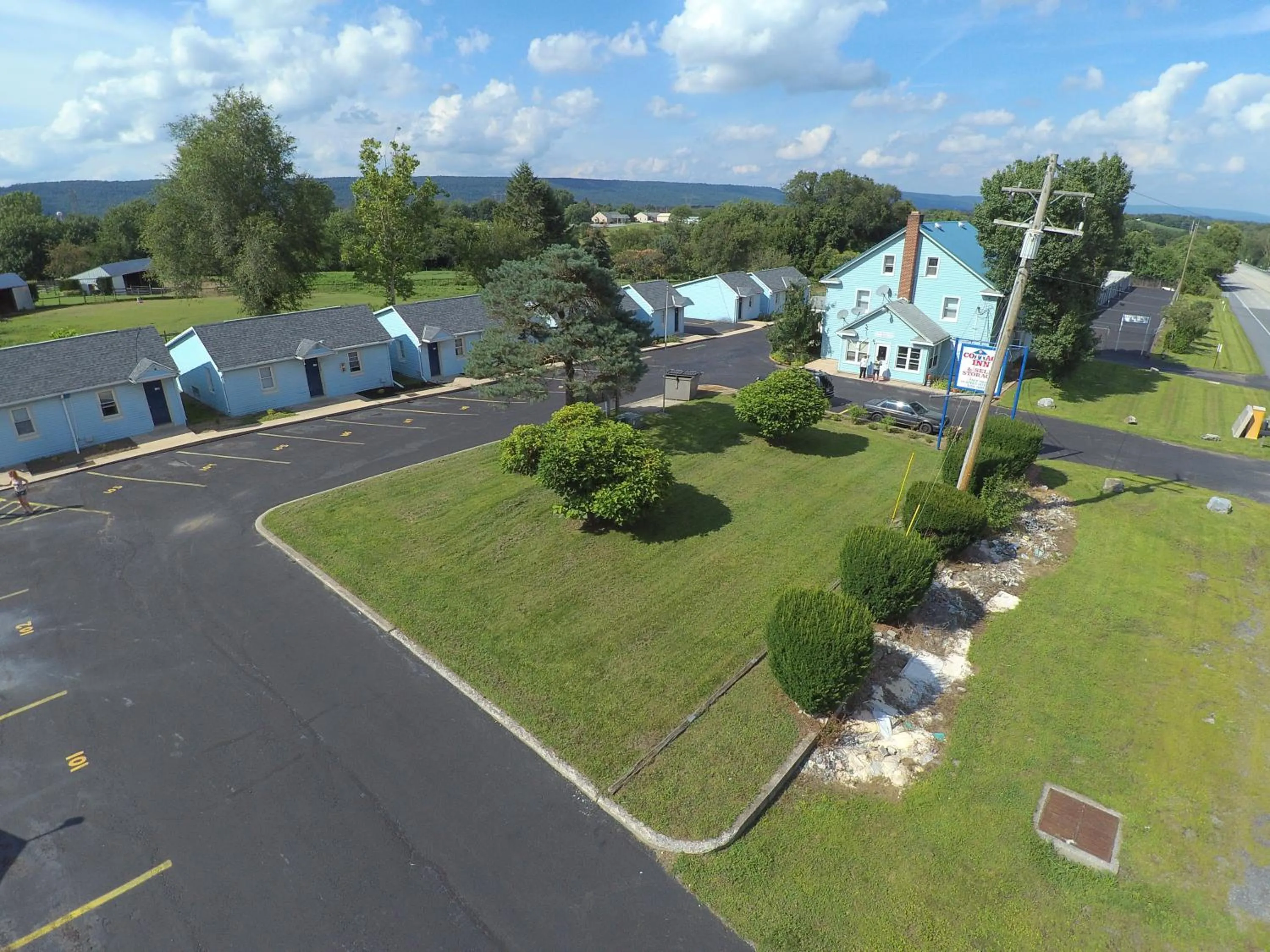 Property building in Cottage Inn - Grantville