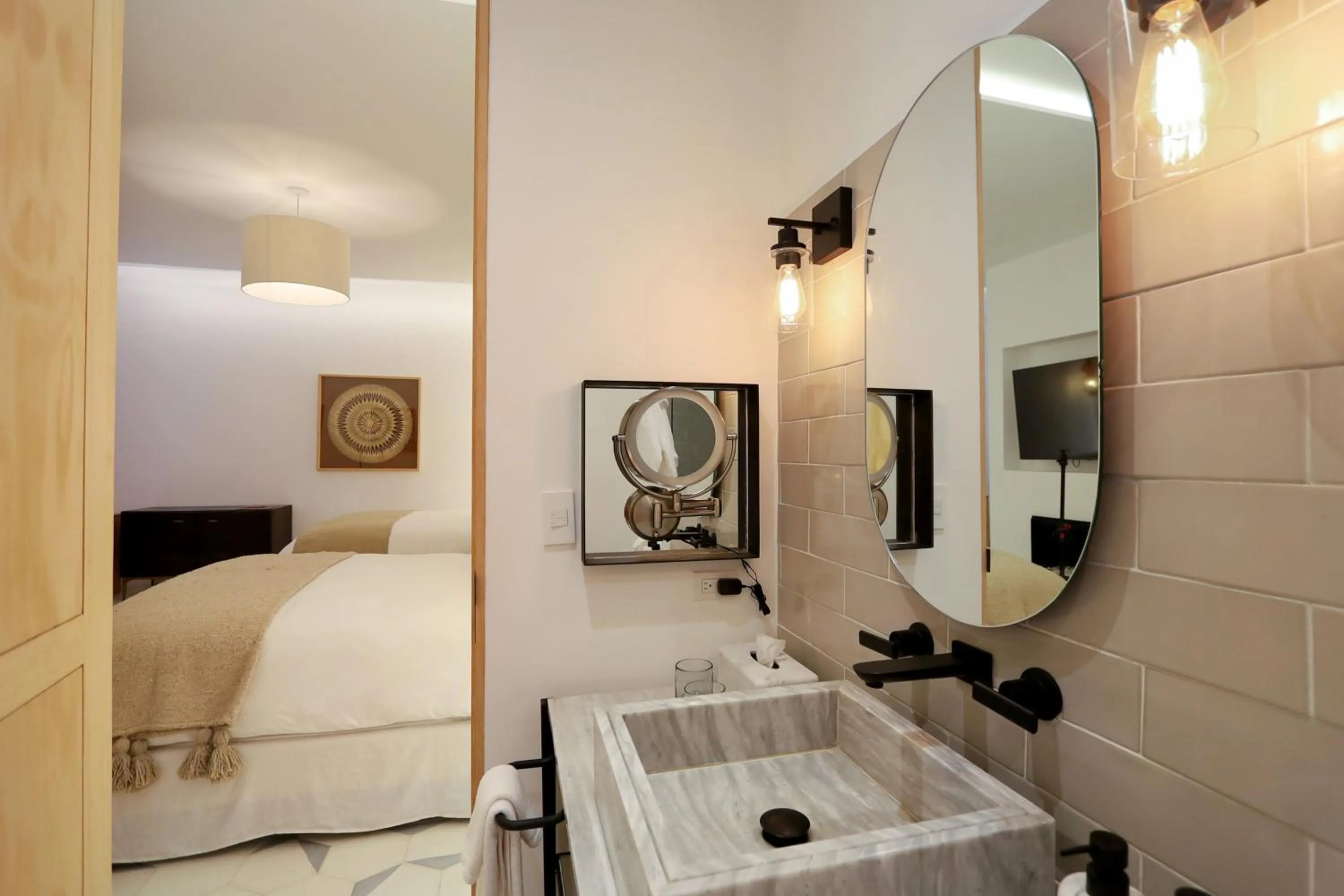 Bathroom, Bed in LOtel-Casa Arca