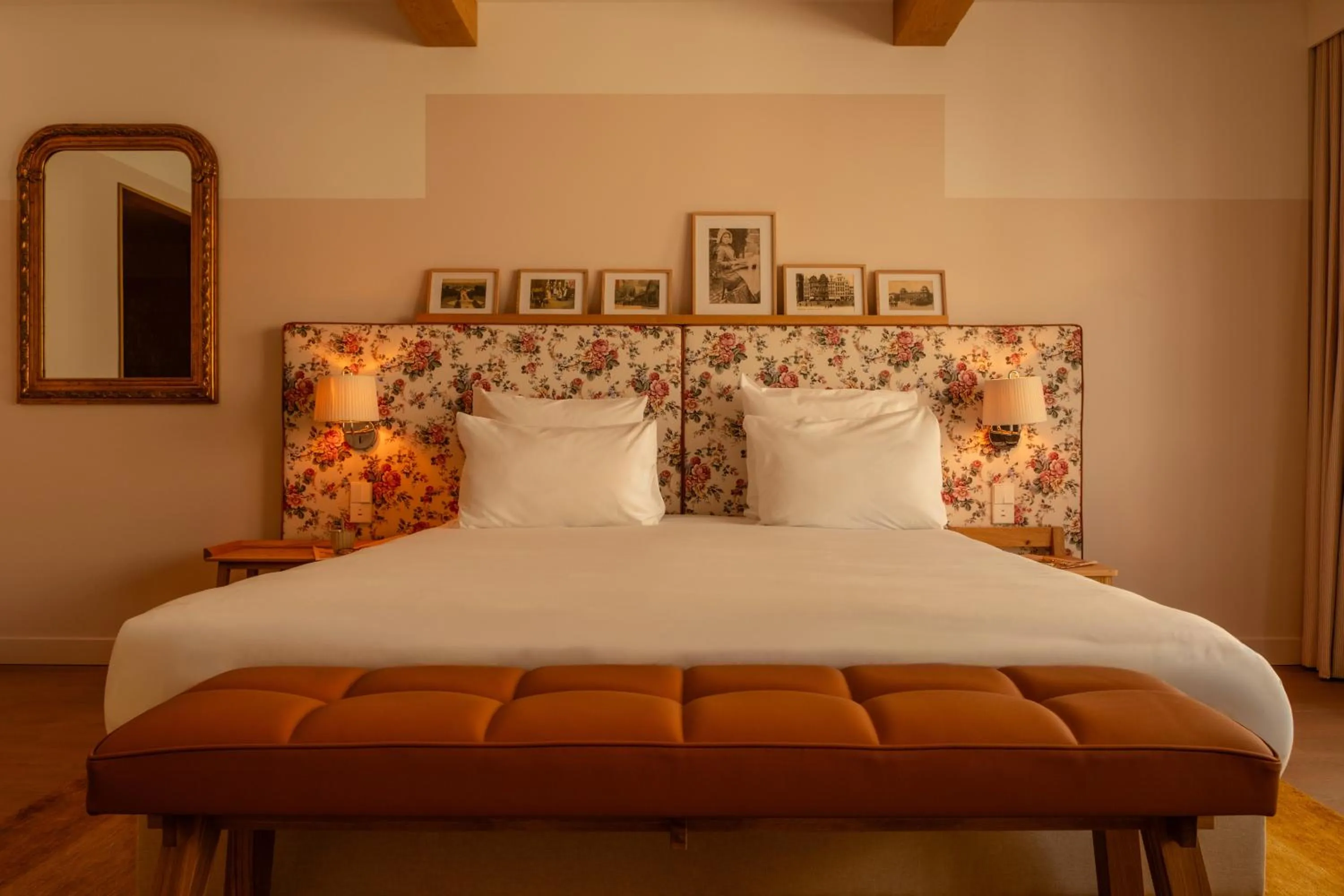 Bed in 9Hotel Chelton