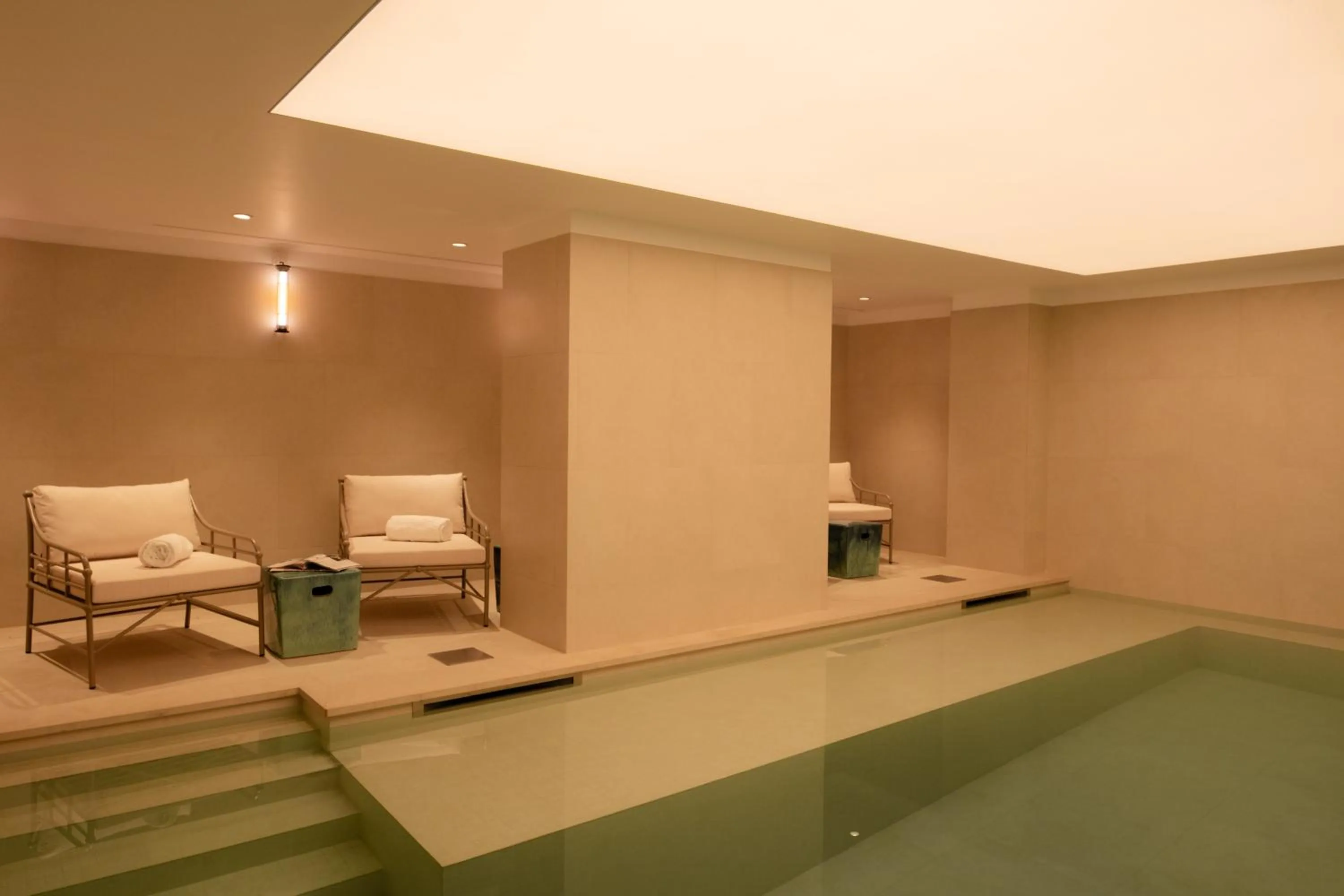 Swimming pool in 9Hotel Chelton