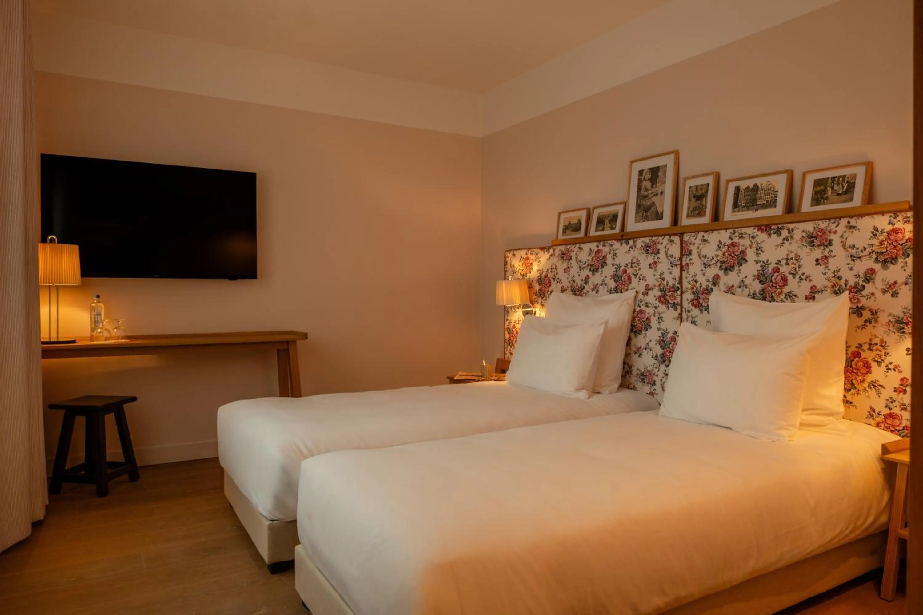 Bed in 9Hotel Chelton