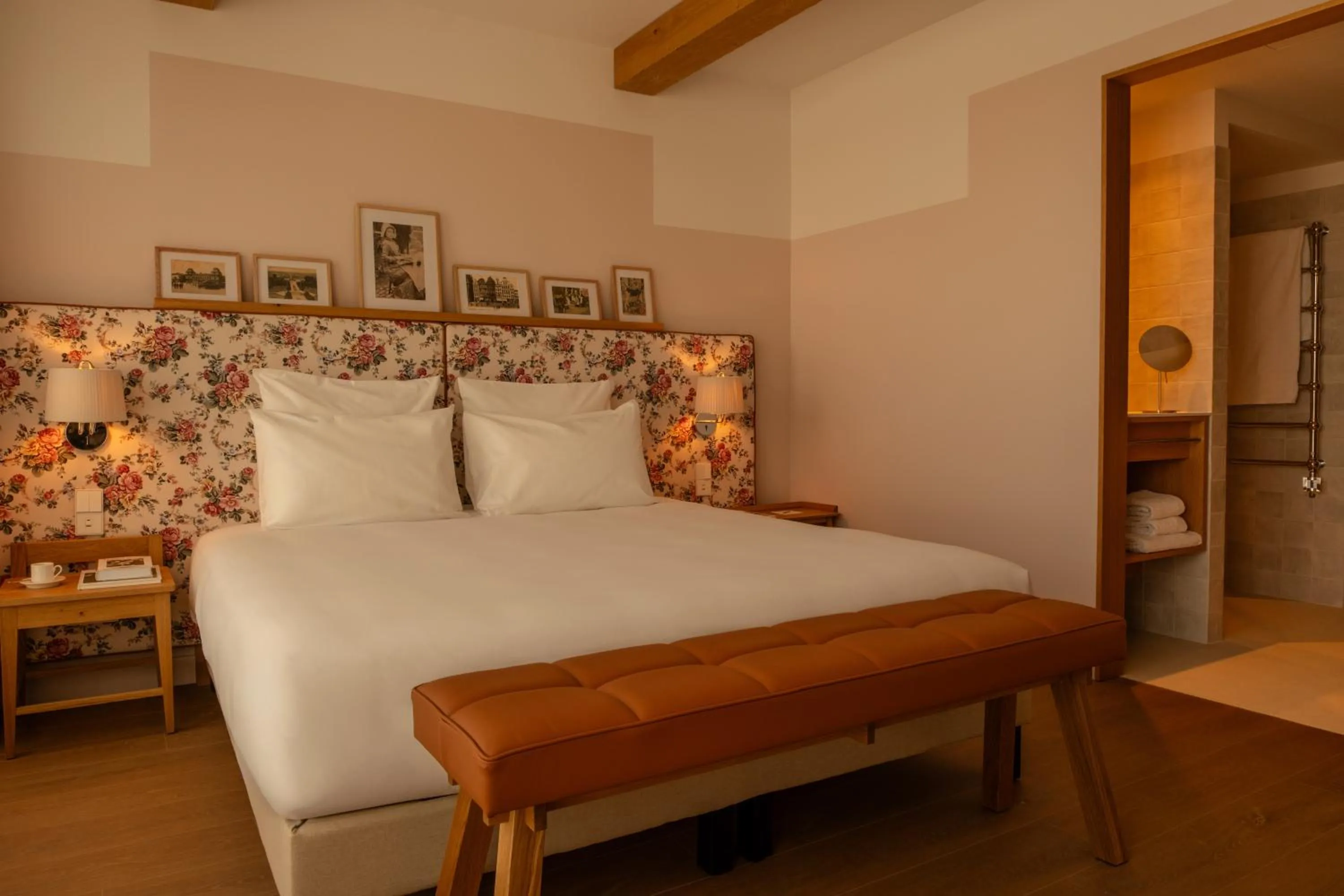 Bed in 9Hotel Chelton