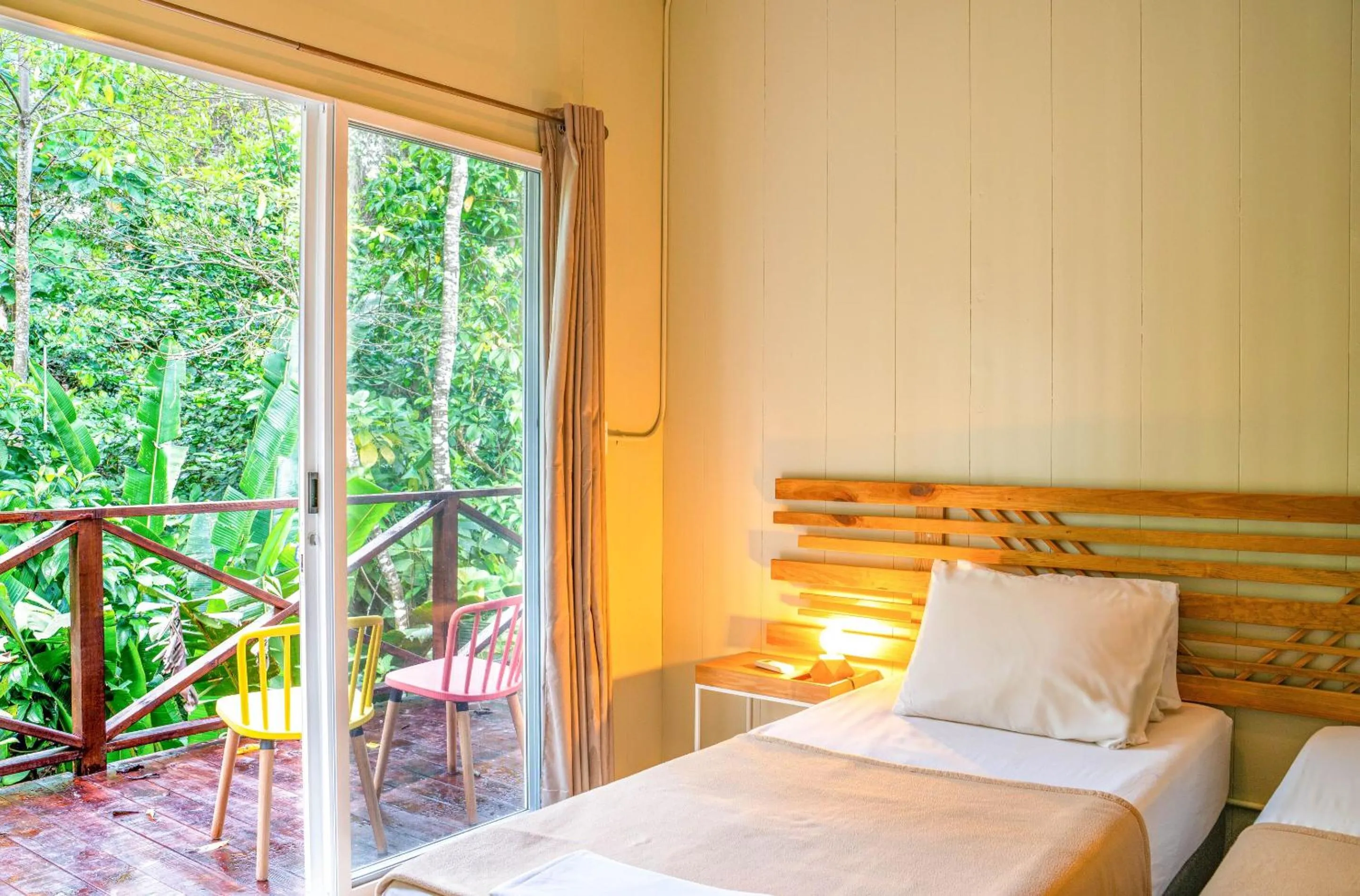 Mountain view, Bed in Selina Red Frog