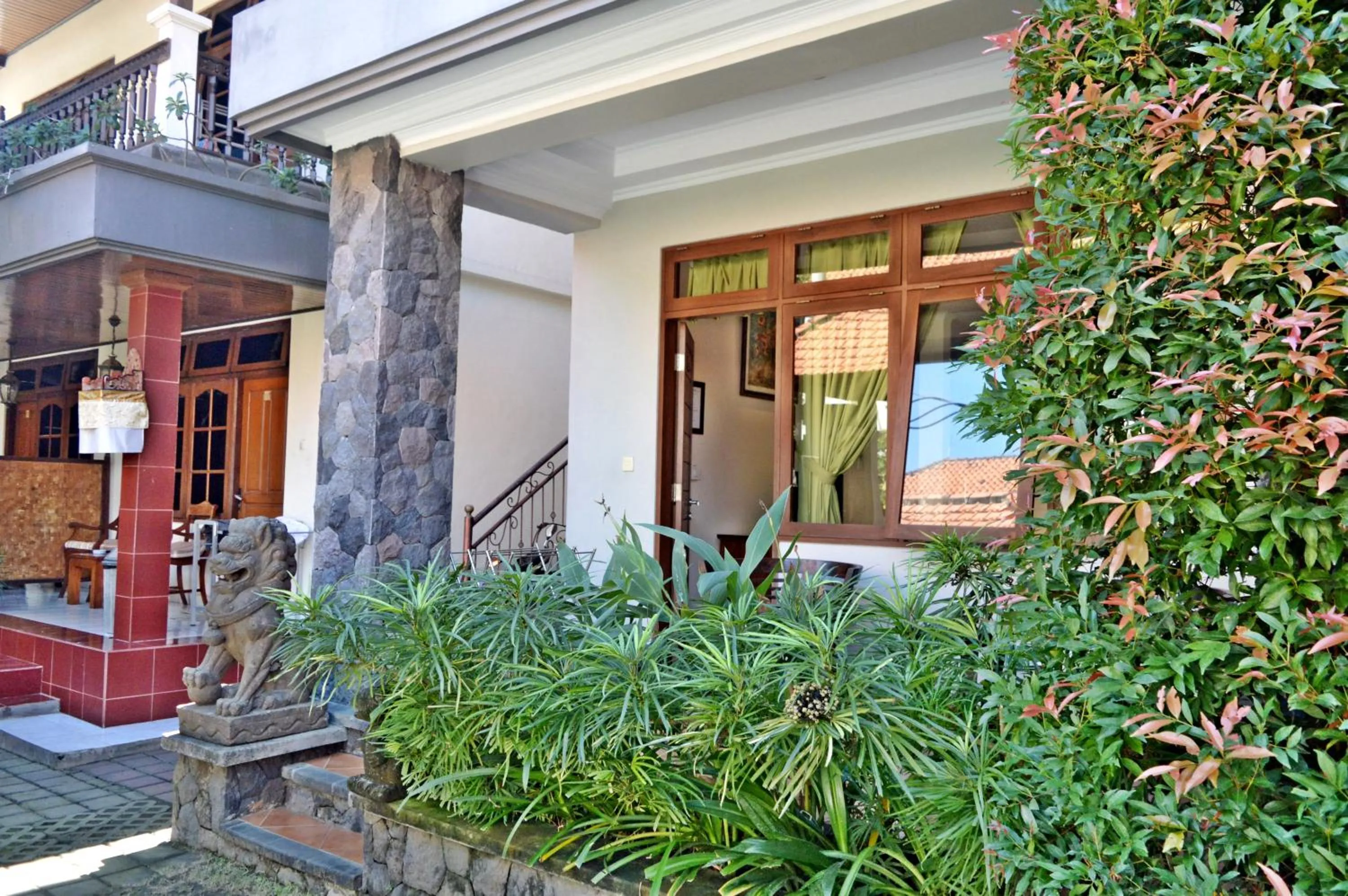 Patio in Yulia 2 Homestay Sanur