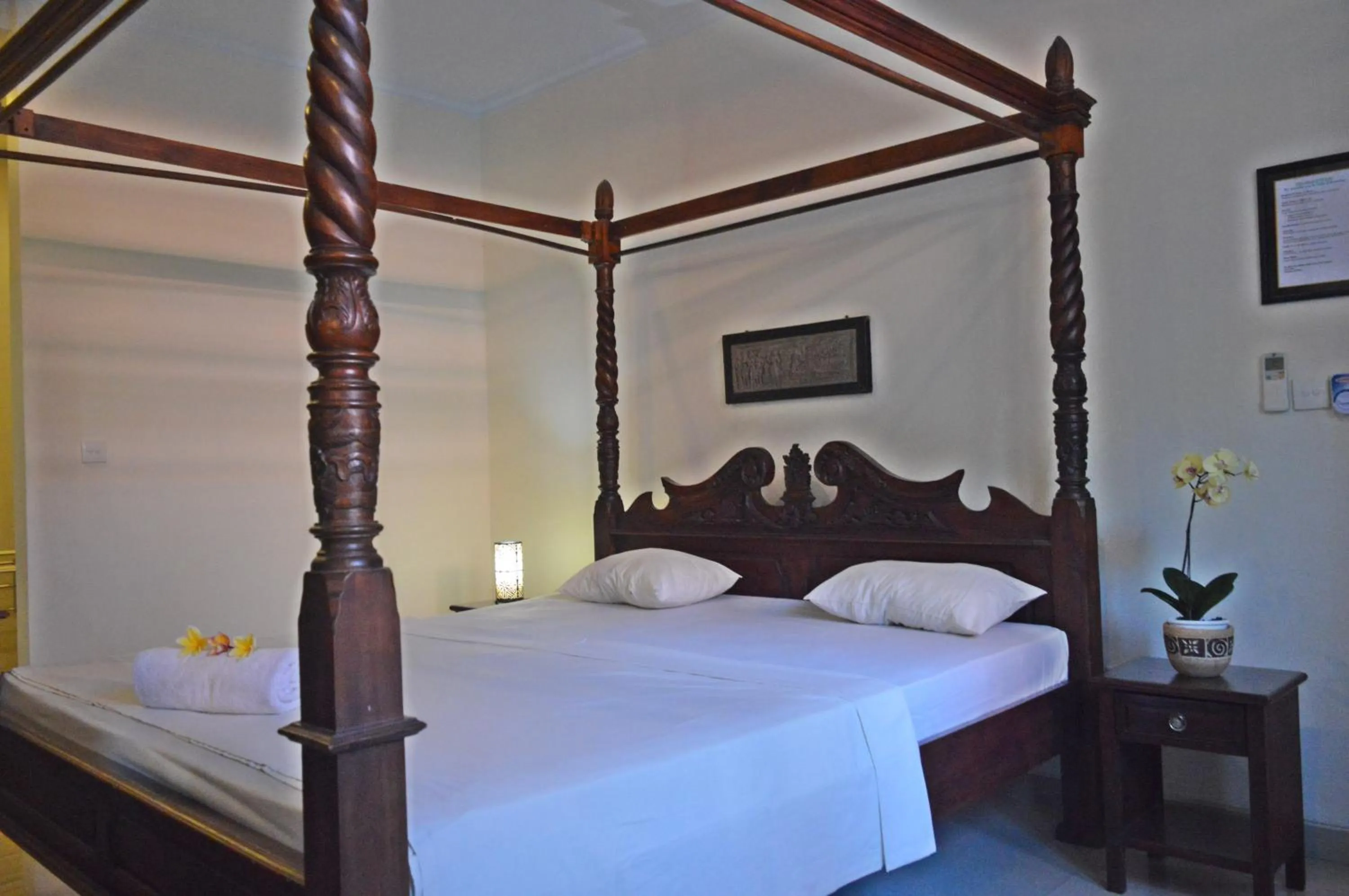 Bed in Yulia 2 Homestay Sanur