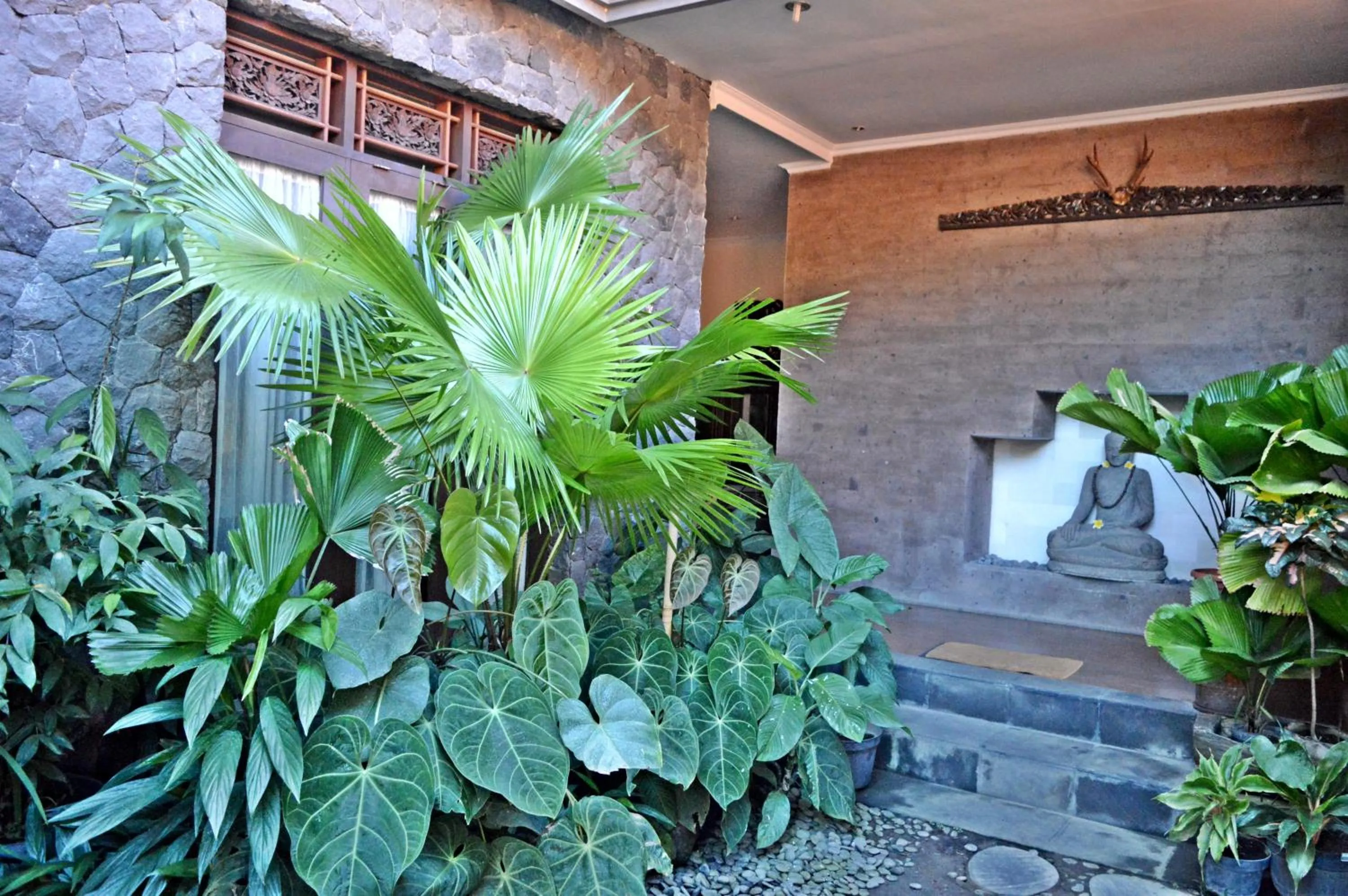 Facade/entrance in Yulia 2 Homestay Sanur