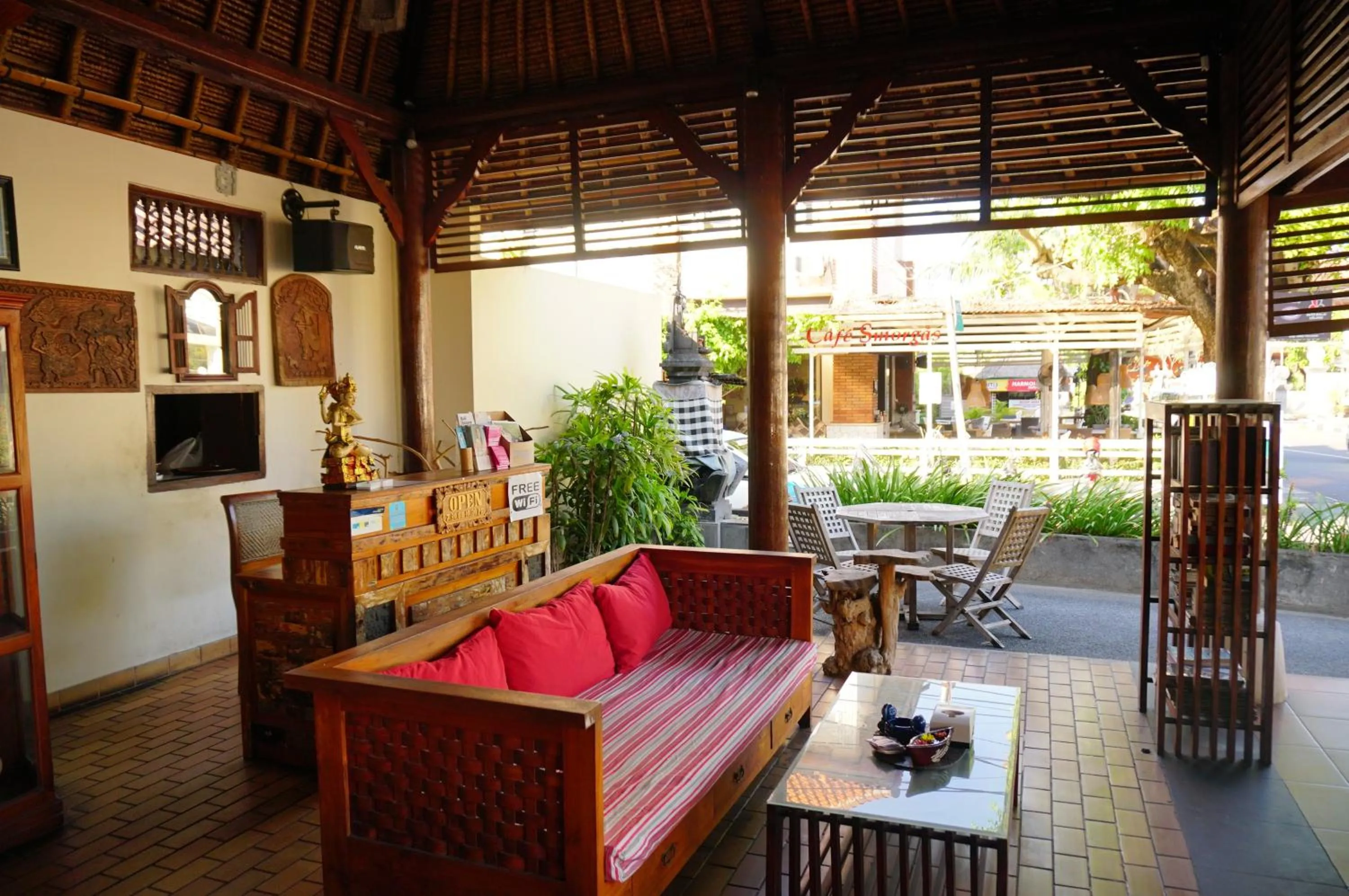 Restaurant/places to eat in Yulia 2 Homestay Sanur