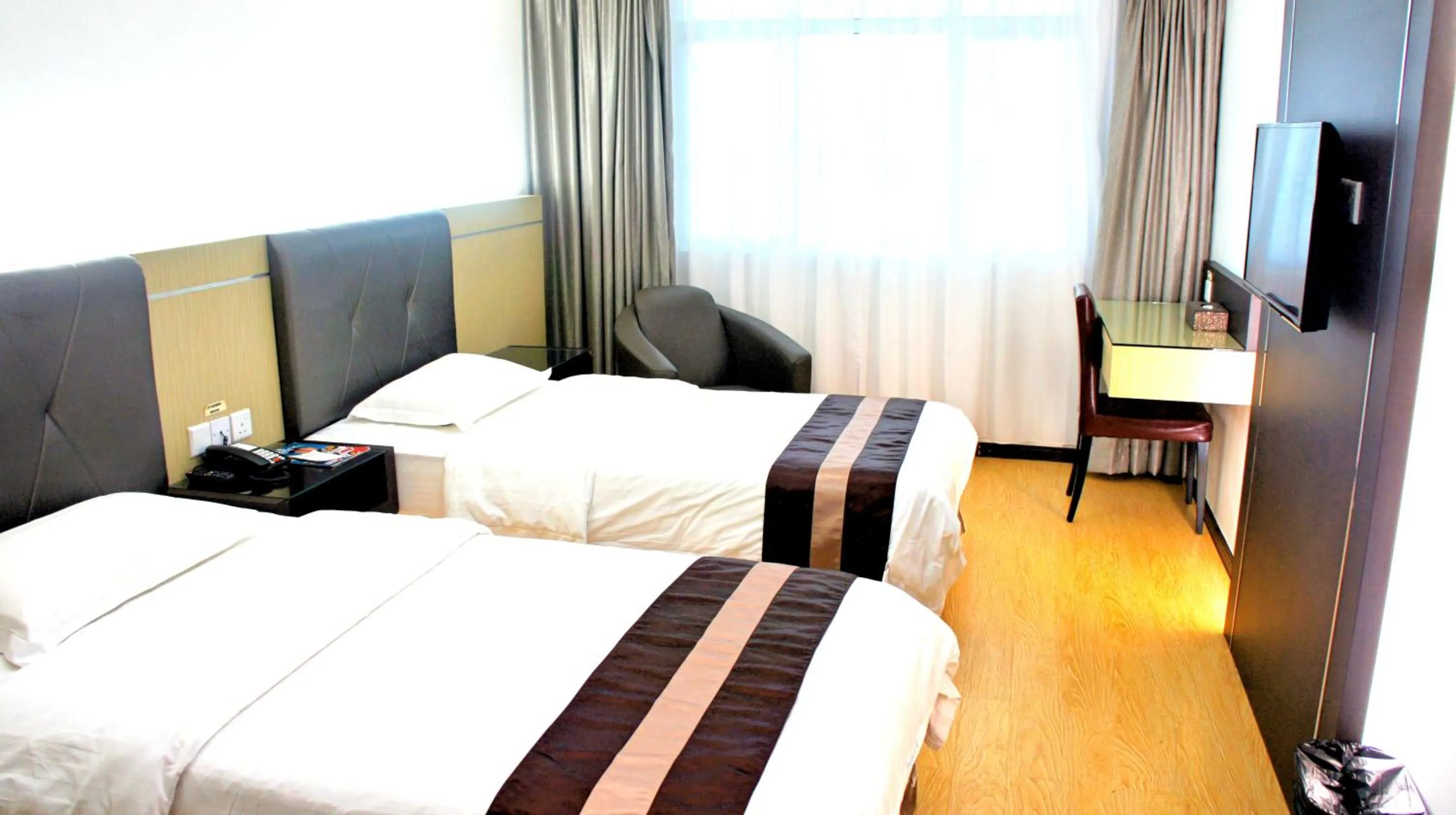 Bedroom, Bed in Kingsley Hotel