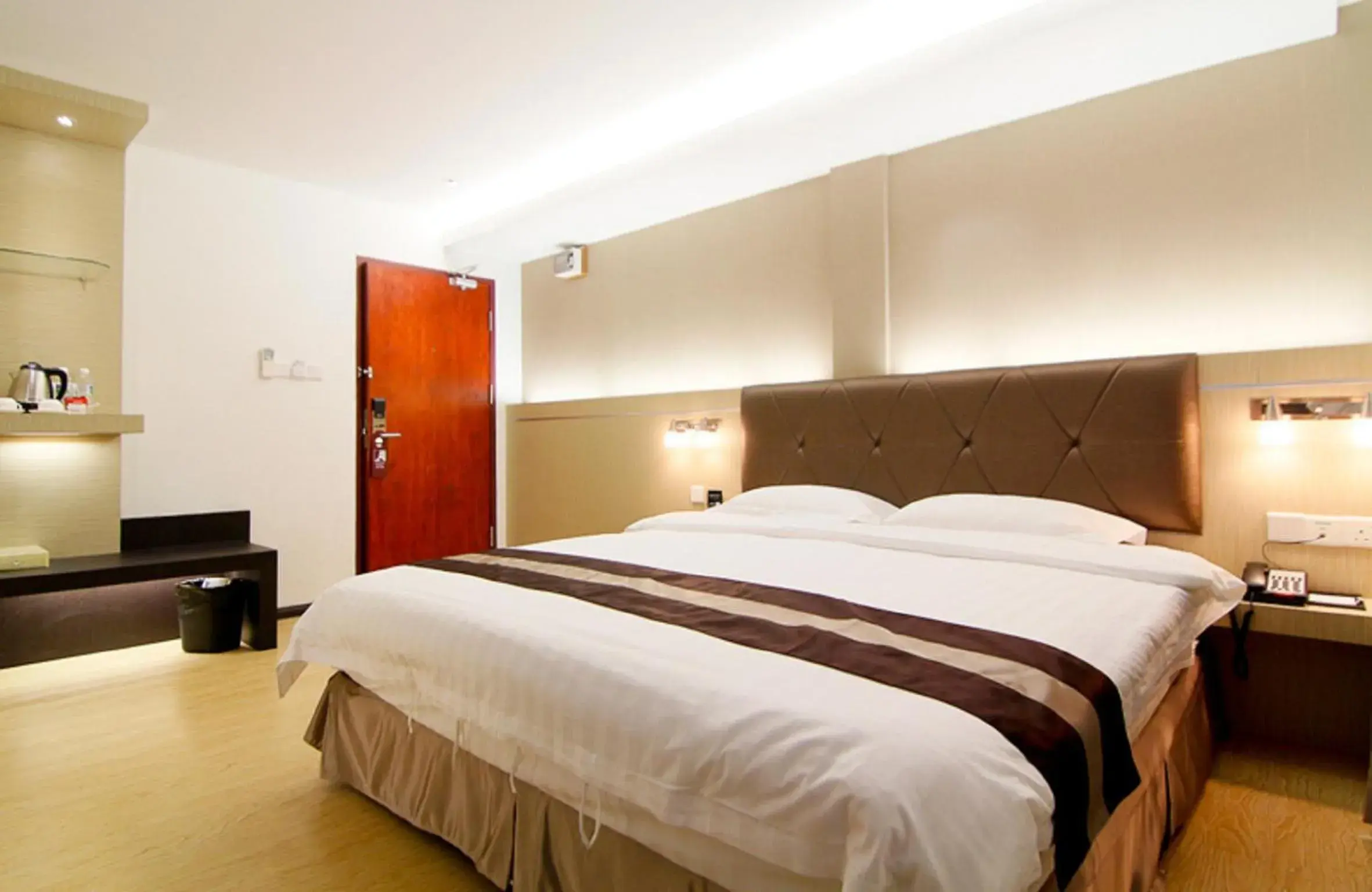 Deluxe King Room in Kingsley Hotel Deluxe King Room in Kingsley Hotel