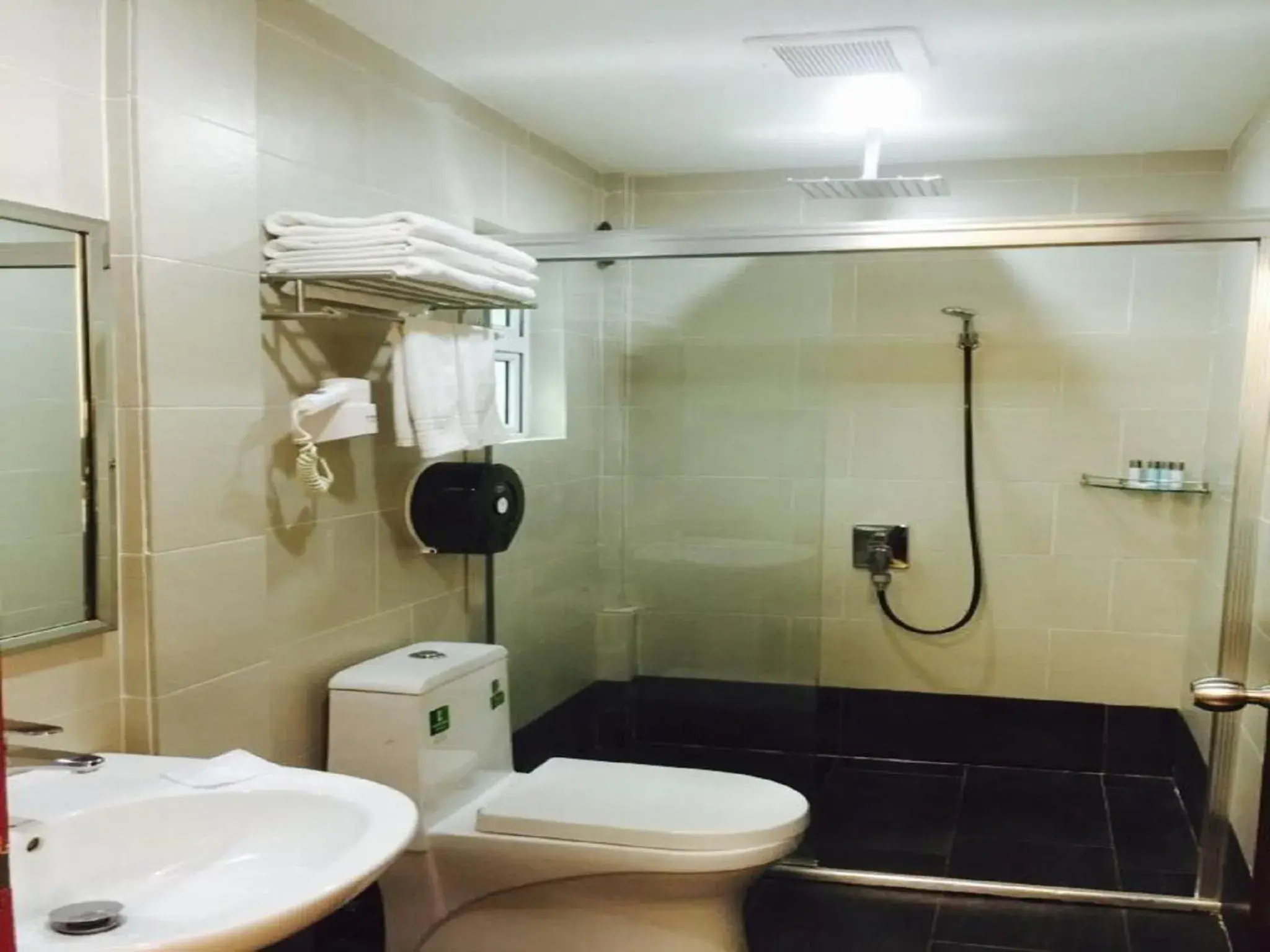 Deluxe Room in Kingsley Hotel Deluxe Room in Kingsley Hotel