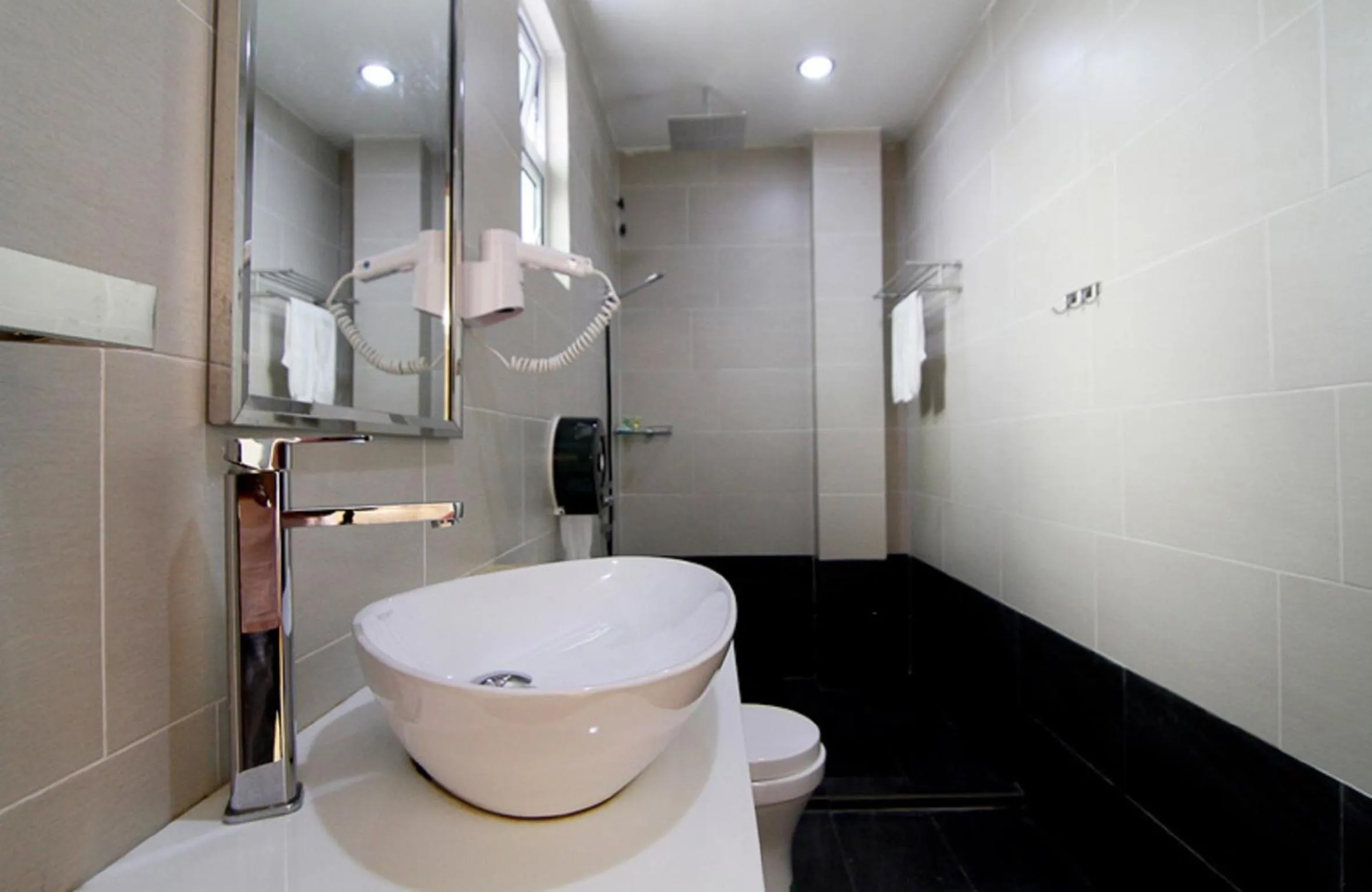 Bathroom in Kingsley Hotel